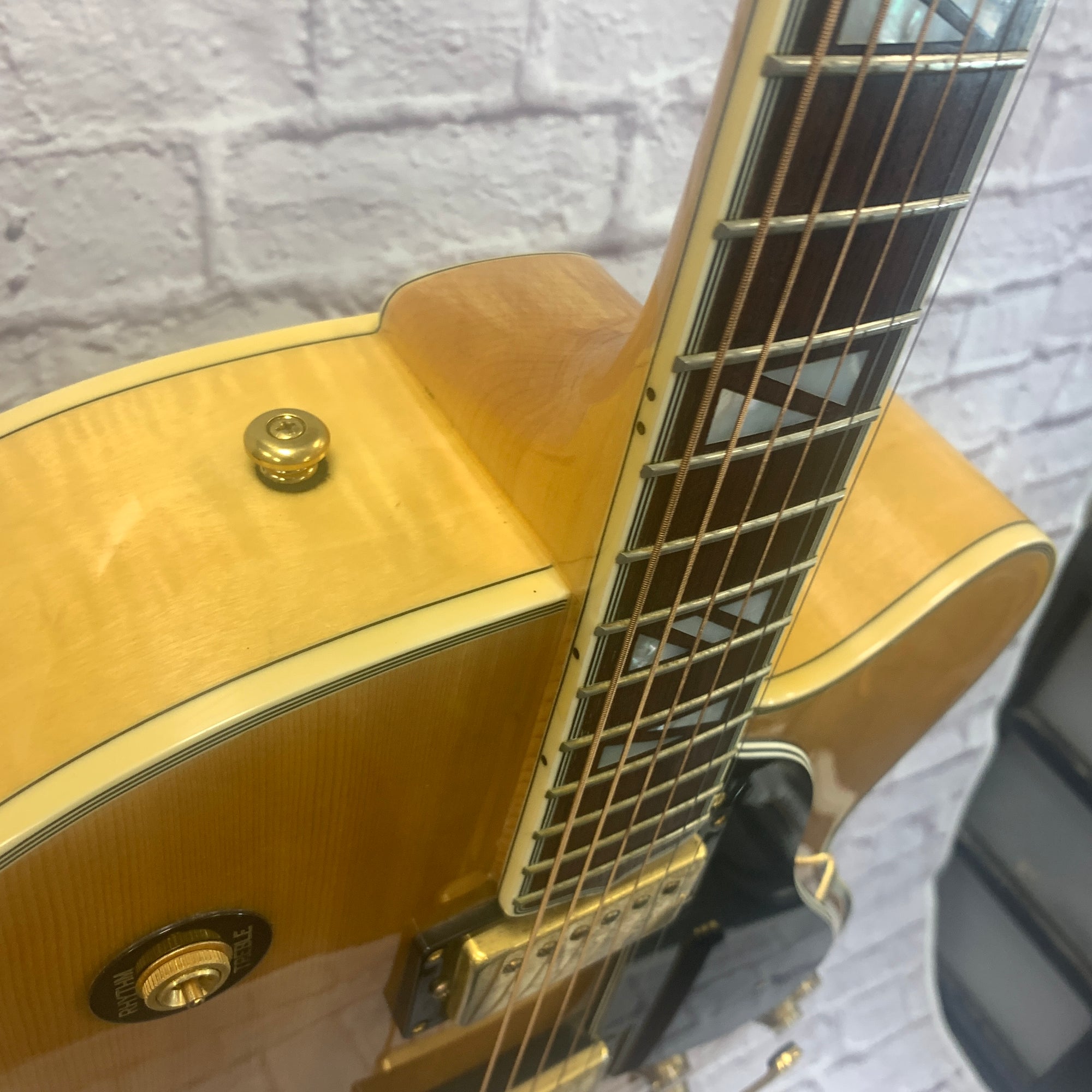 Washburn J-6S Montgomery HollowBody W/ Bigsby - Natural