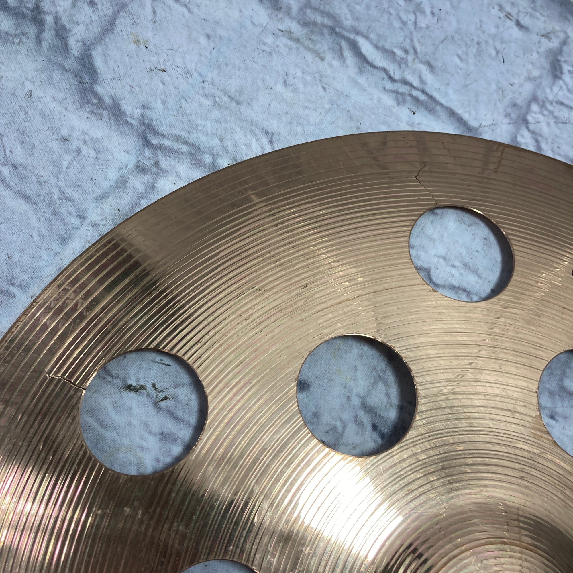 パペッポポーペン Sabian B8 Pro O-Zone 16 Crash Cymbal (cracked) - Evolution Music