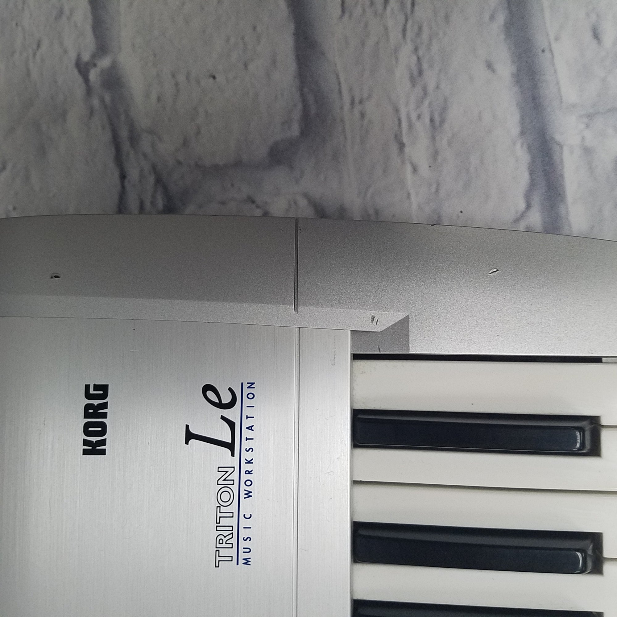 Korg Triton LE 76 Workstation with EXB-SMPL Sampler Package