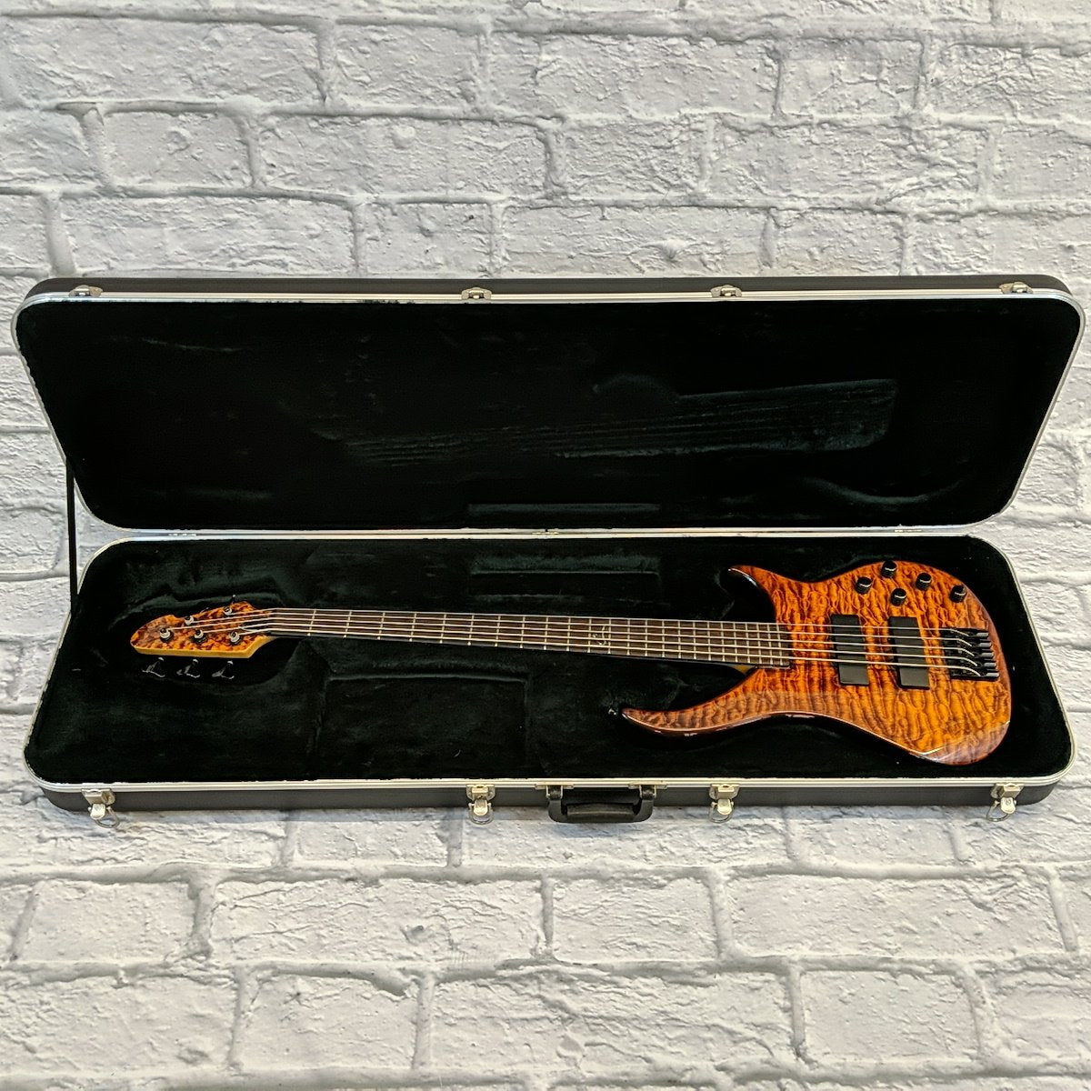 Peavey Cirrus BXP 5 String Bass Guitar w/ Hard Case