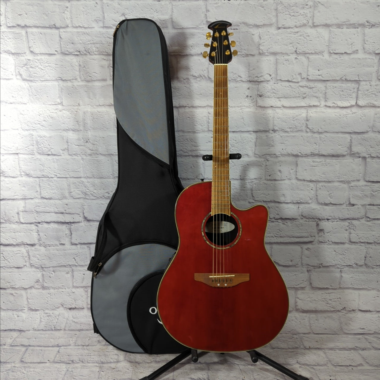 Ovation Celebrity CC28 Acoustic Electric w/ TKL Case