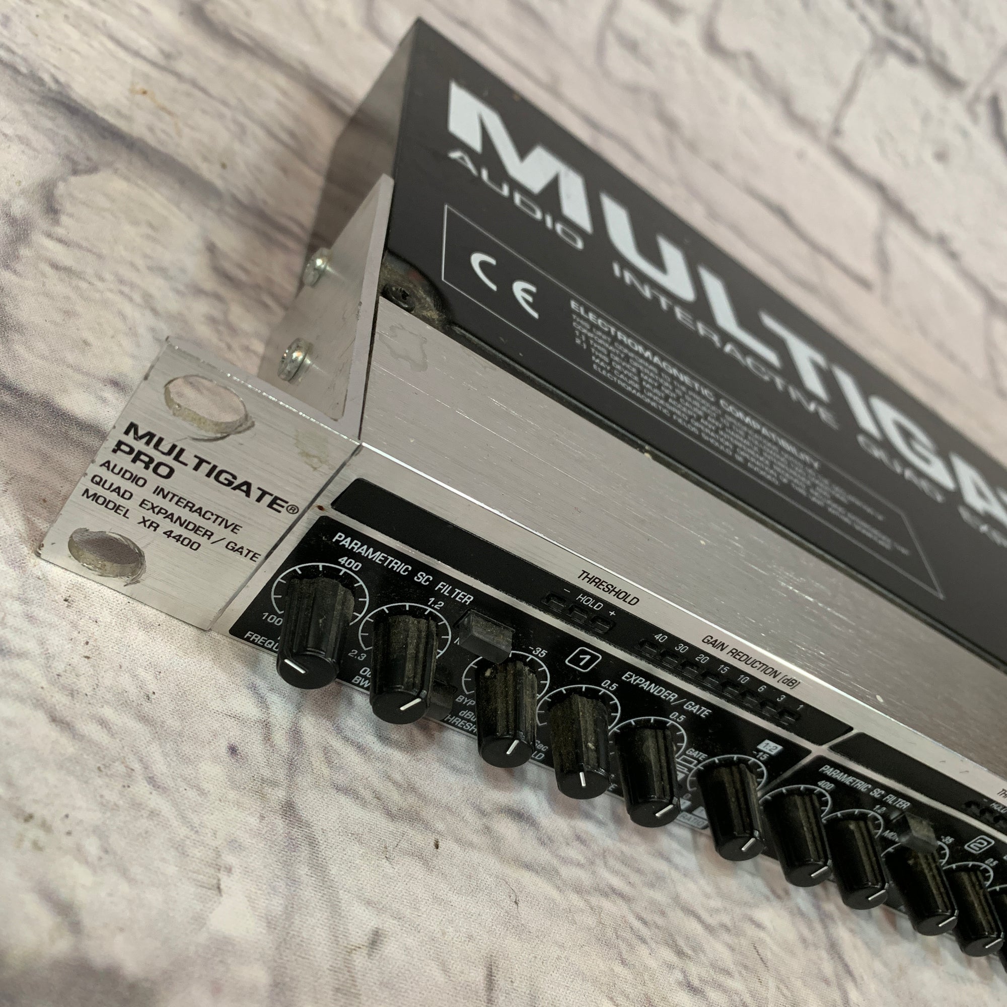 Behringer Multigate Pro XR 4400 - Evolution Music
