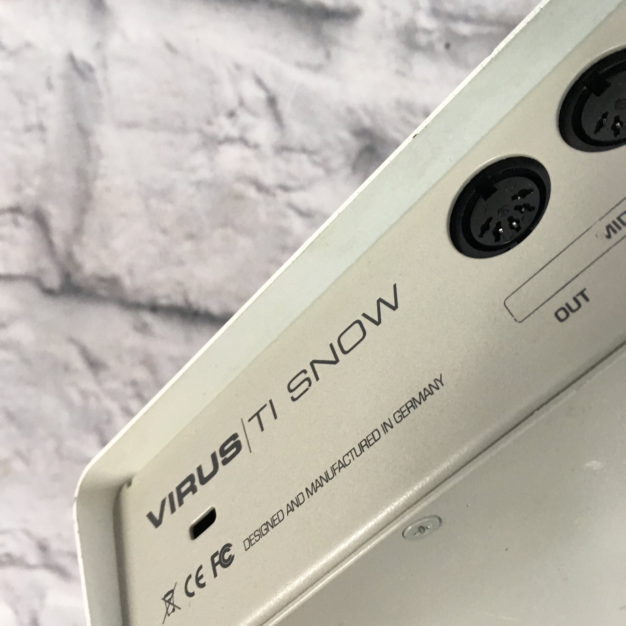 Access Virus TI Snow Analog Synthesizer - Evolution Music Access Virus TI Snow Analog Synthesizer - Evolution Music