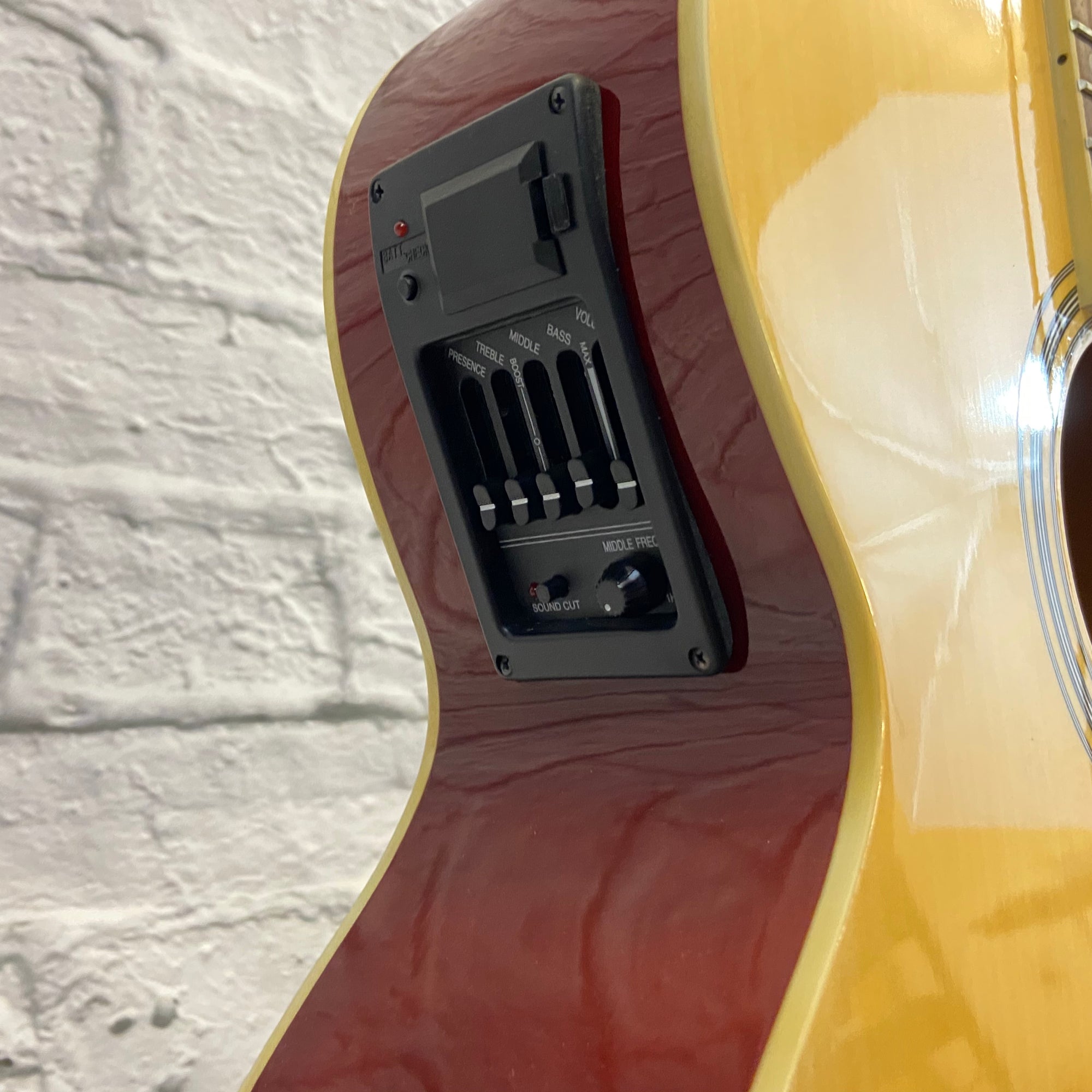 New York Pro BW-J42OCE-N Acoustic/Electric Jumbo Guitar
