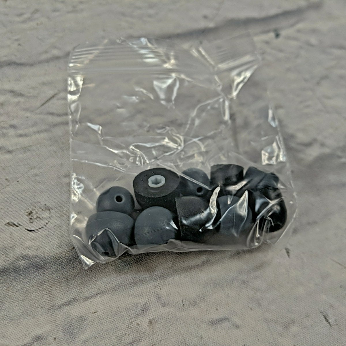 Shure Aonic SE215 Sound Isolating Earphones Earbuds