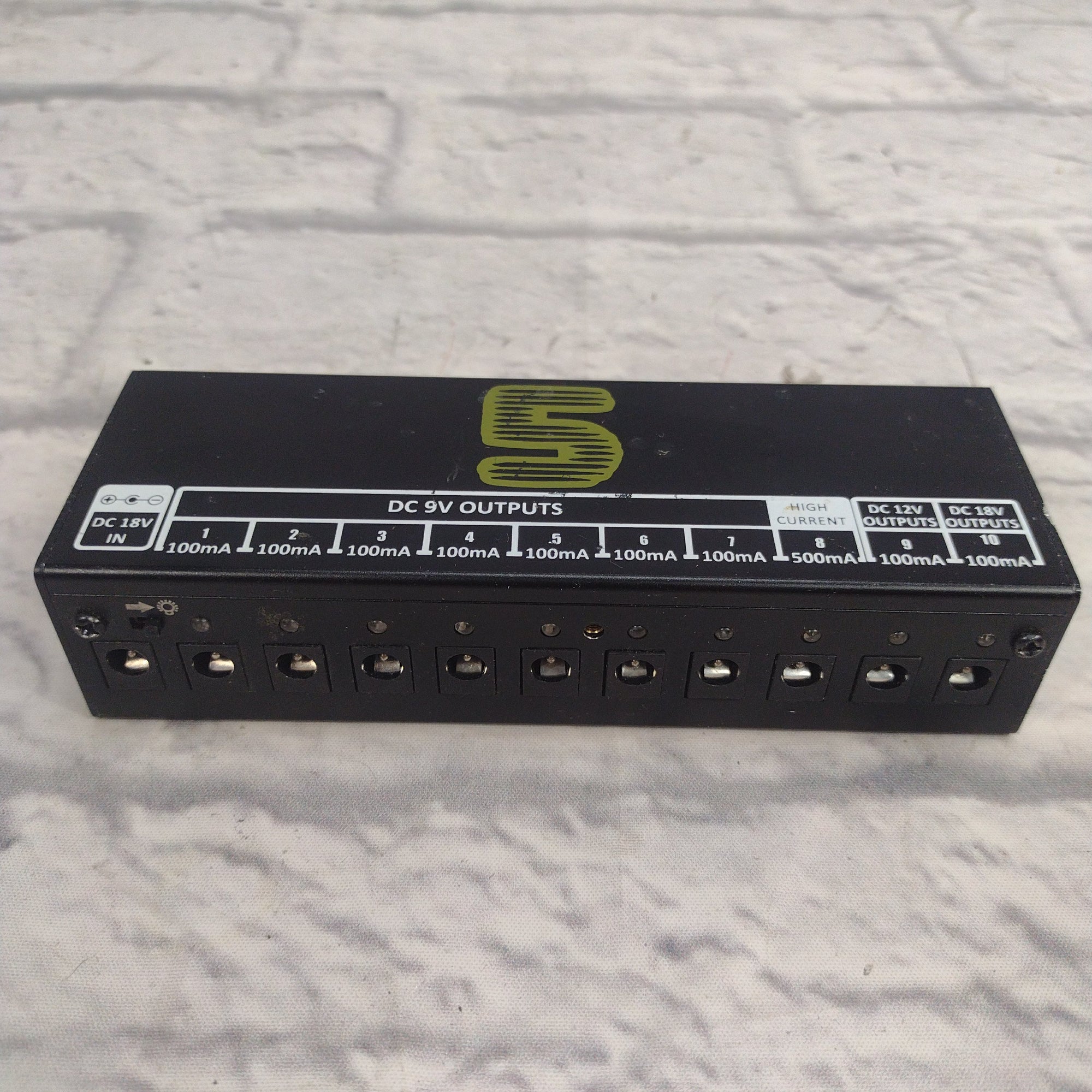 Unknown DC 9v Pedal Power Brick Power Supply