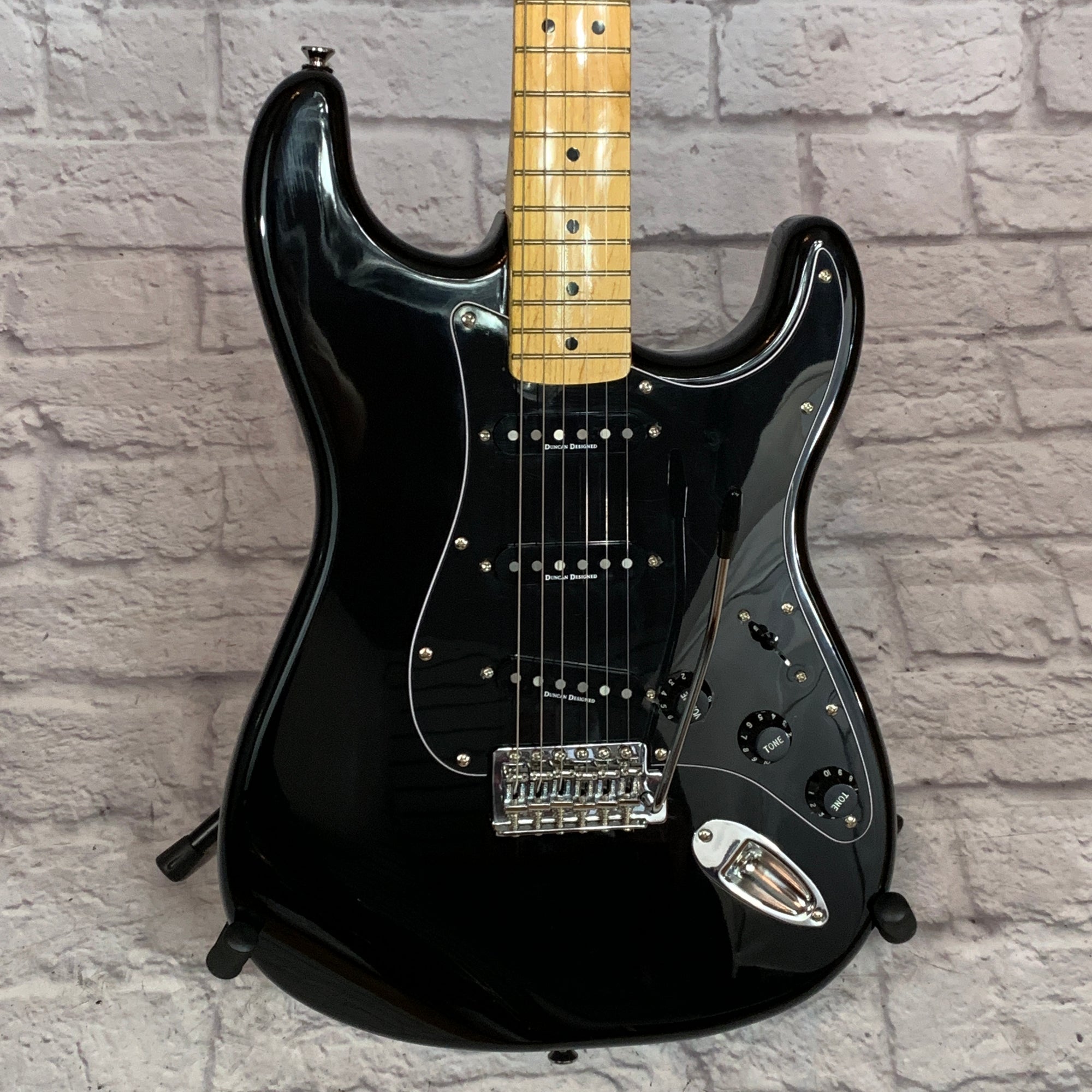 一番人気物 Squier Vintage Modified Stratocaster Black - Evolution Music ギター