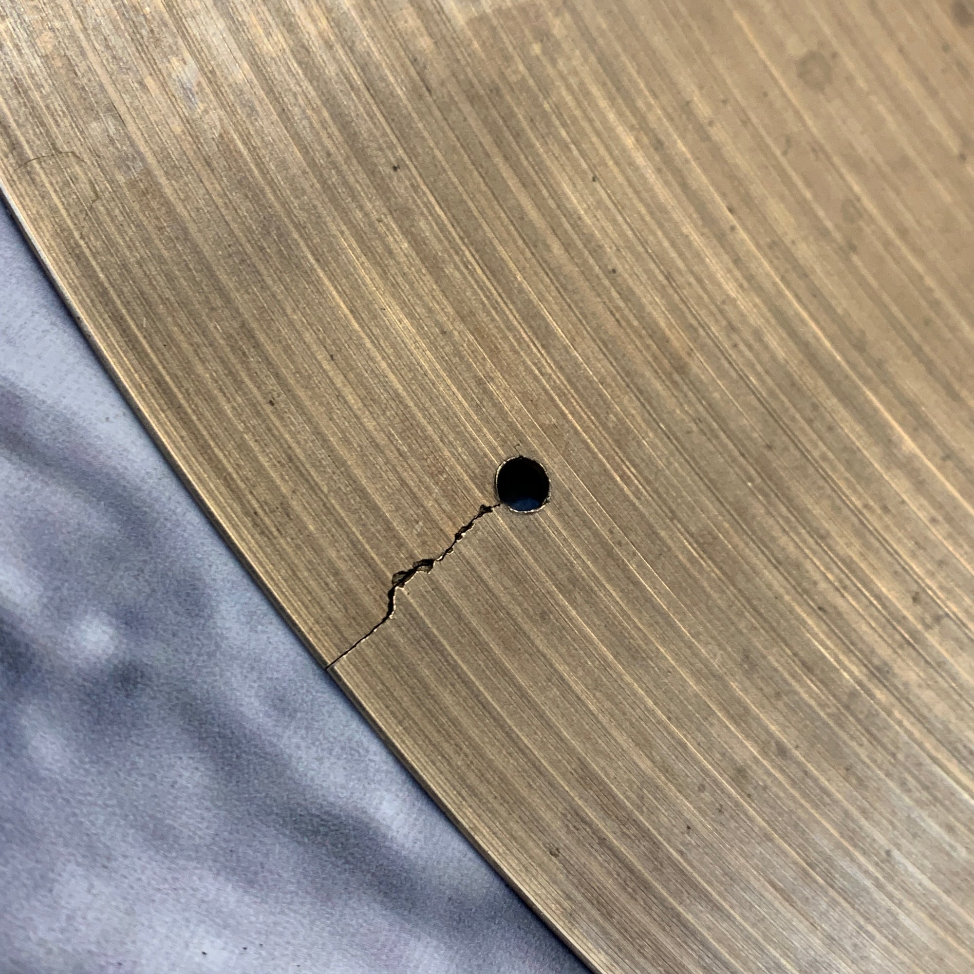 Zildjian 18" Avedis Medium Crash Cymbal - Cracked