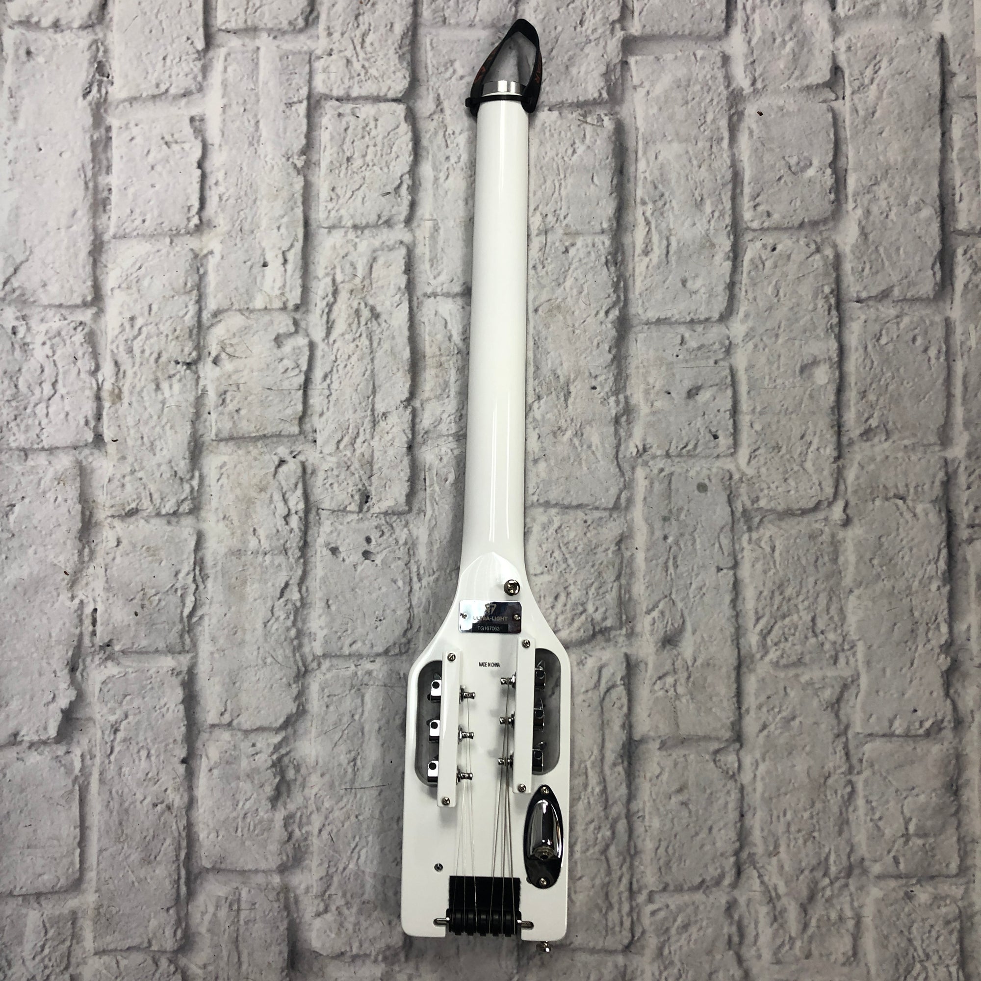 Traveler Ultra-Light White Electric Guitar