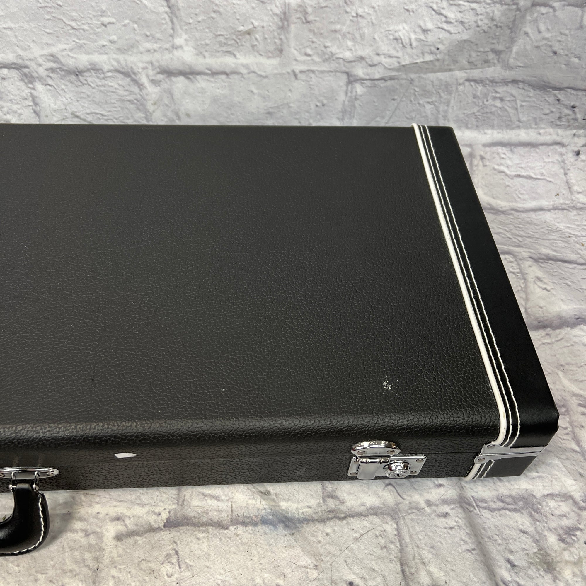 Fender Classic Series Hard Shell Case for Strat or Telecaster