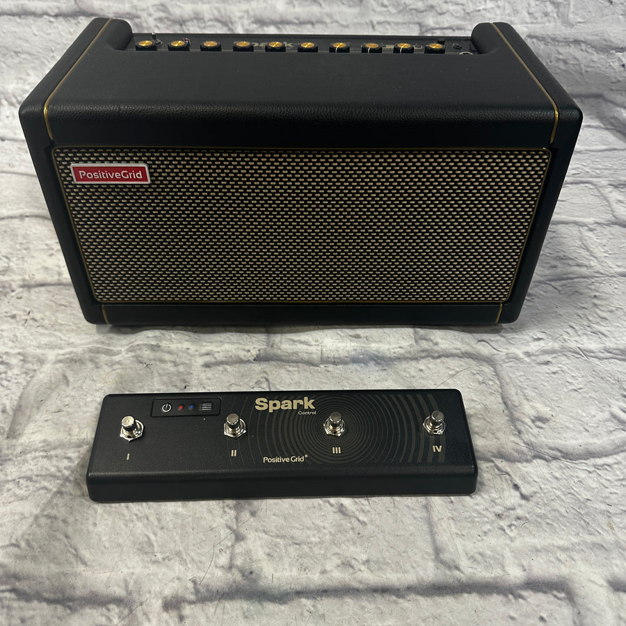 Positive Grid Spark 40 Guitar Combo w Spark Control