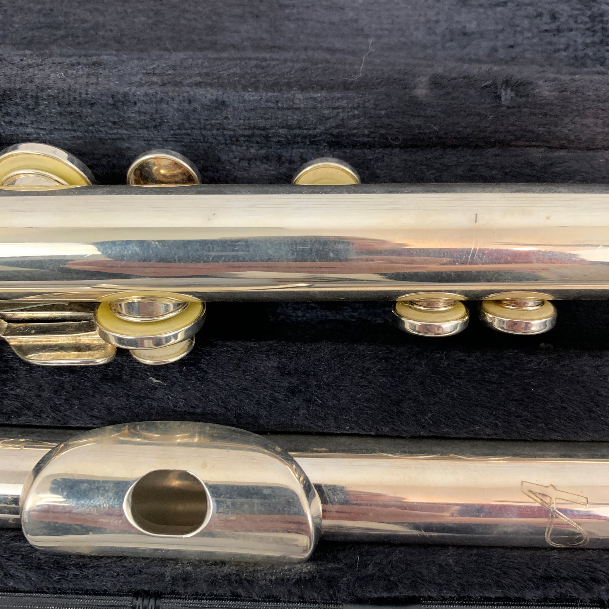 ** Armstrong 104 Student Model Flute with Case and Music Stand