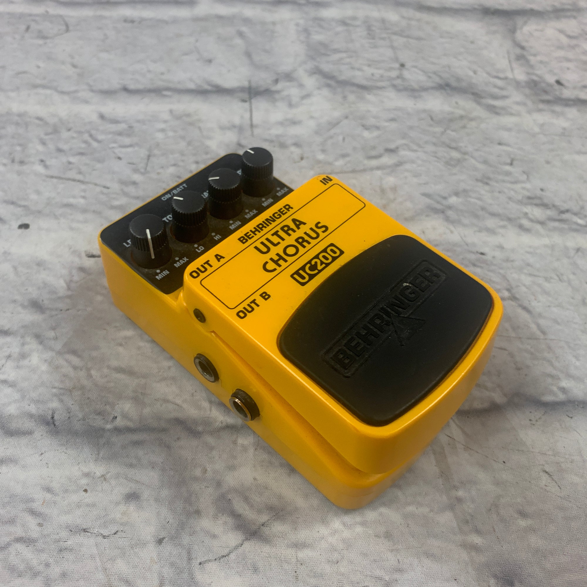 Behringer Ultra Chorus UC200 Chorus Pedal
