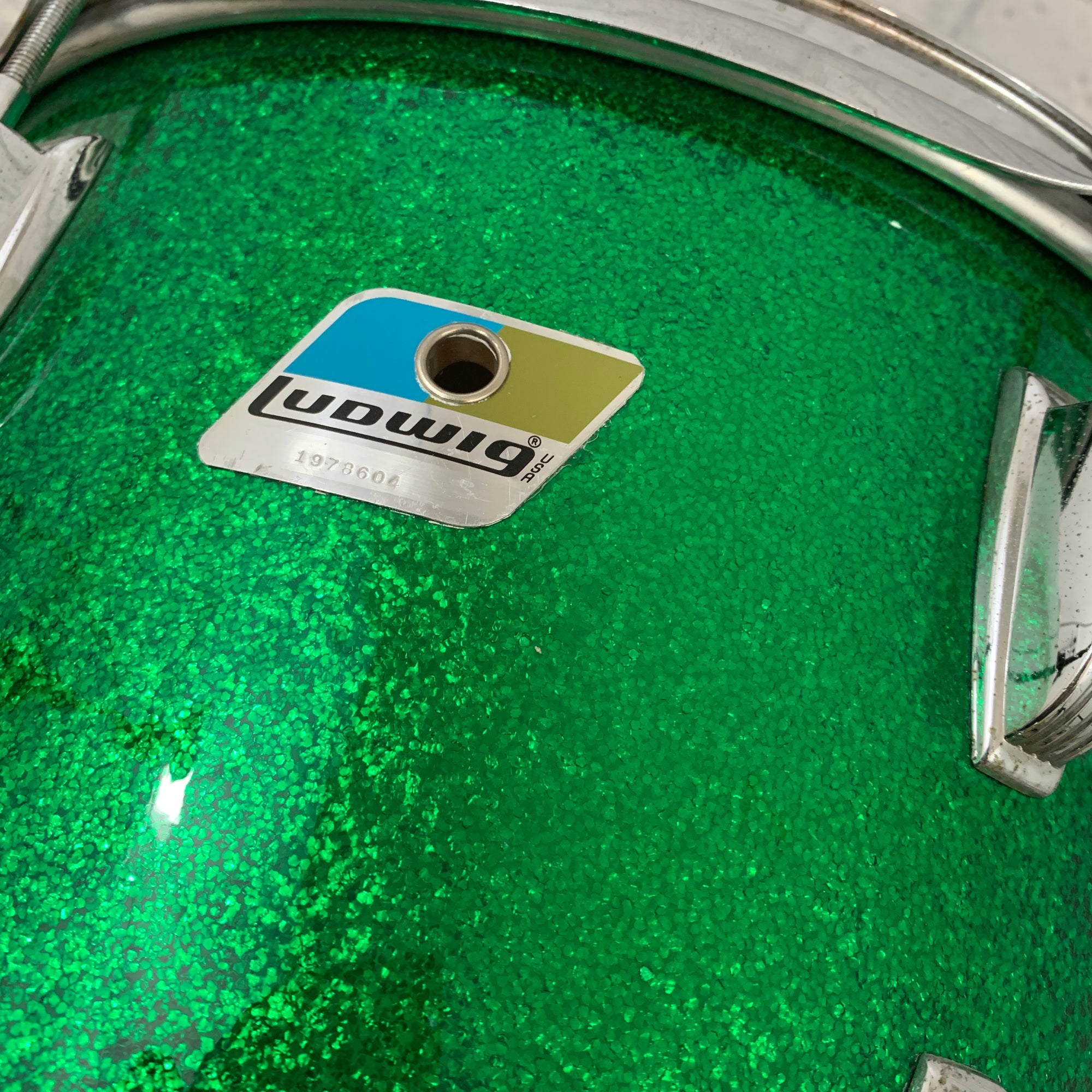 Vintage Ludwig 10 x 14 Green Sparkle Rack Tom B/O Blue and Olive Badge 1970s 1972 / 73