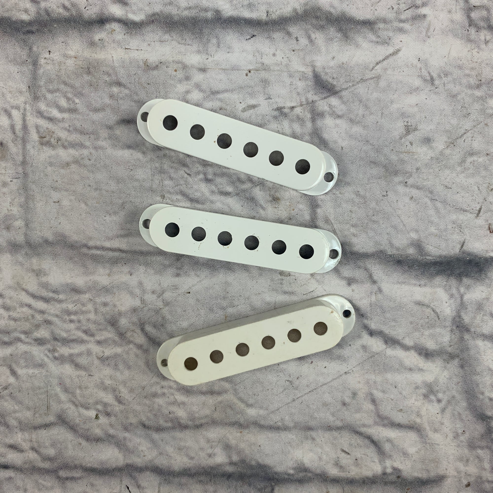 Unknown Stratocaster Pickup Cover Set