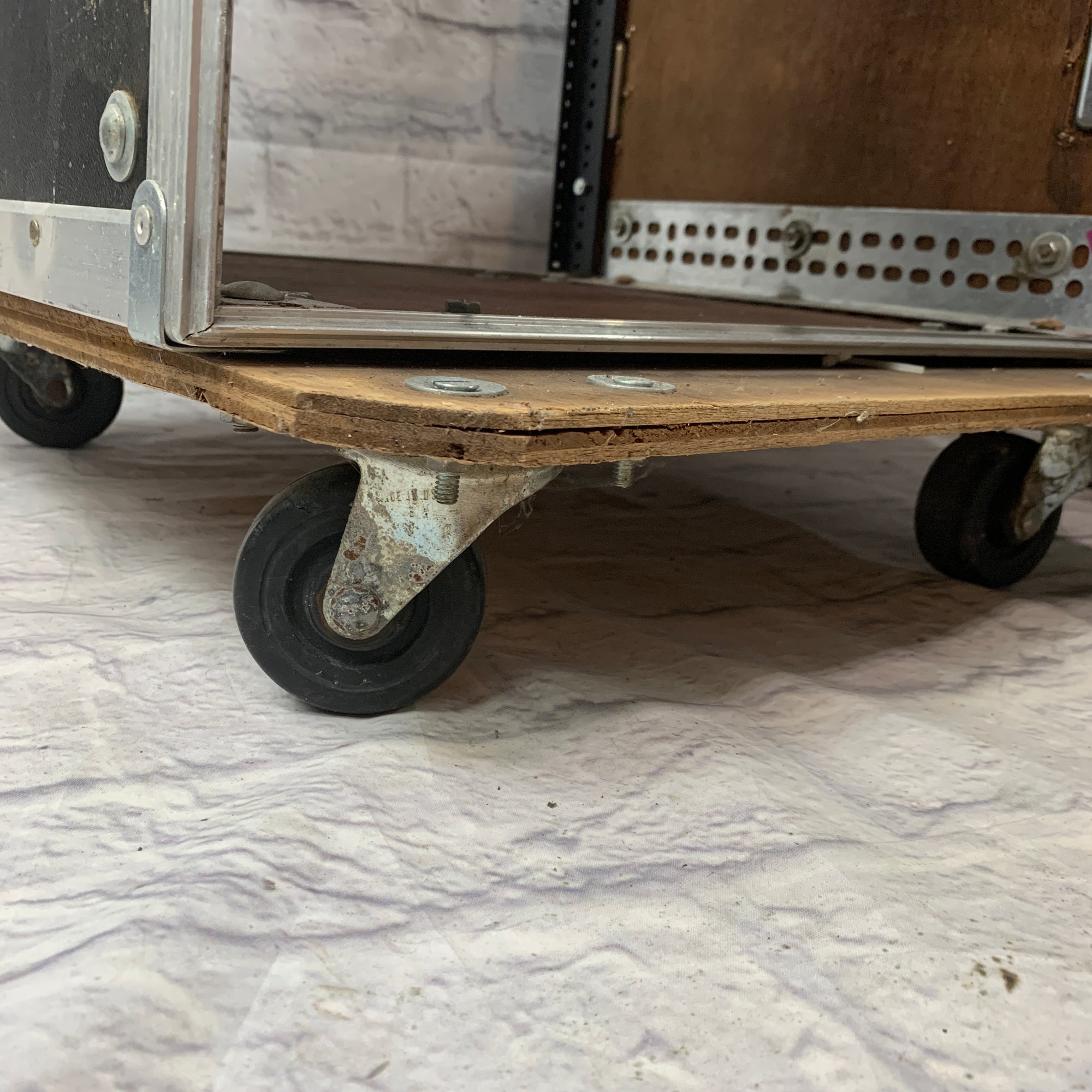 Unknown 18 Unit Rolling Rack Case w/ Amplifier Rack