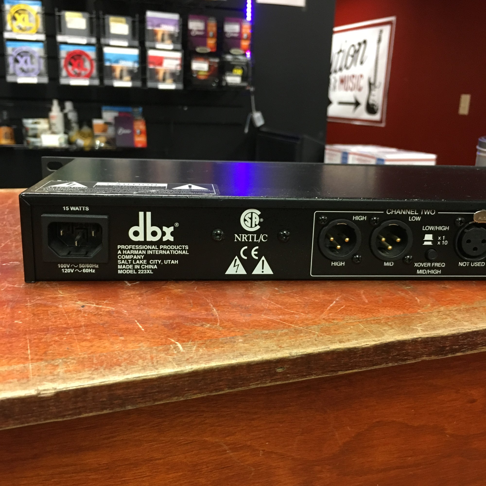 DBX 223XL Crossover - Evolution Music DBX 223XL Crossover - Evolution Music