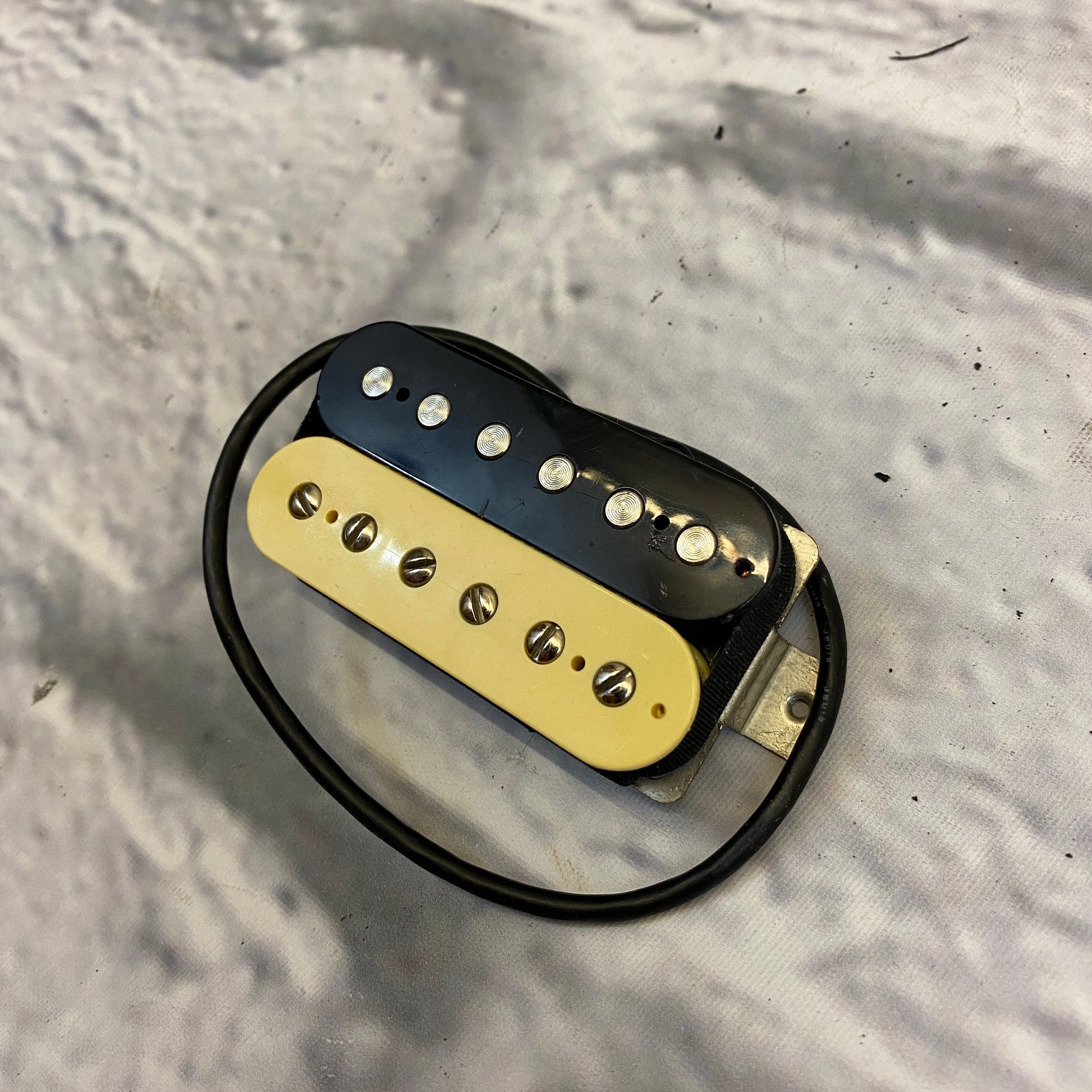 Unknown Humbucker Neck Pickup - Black/Cream