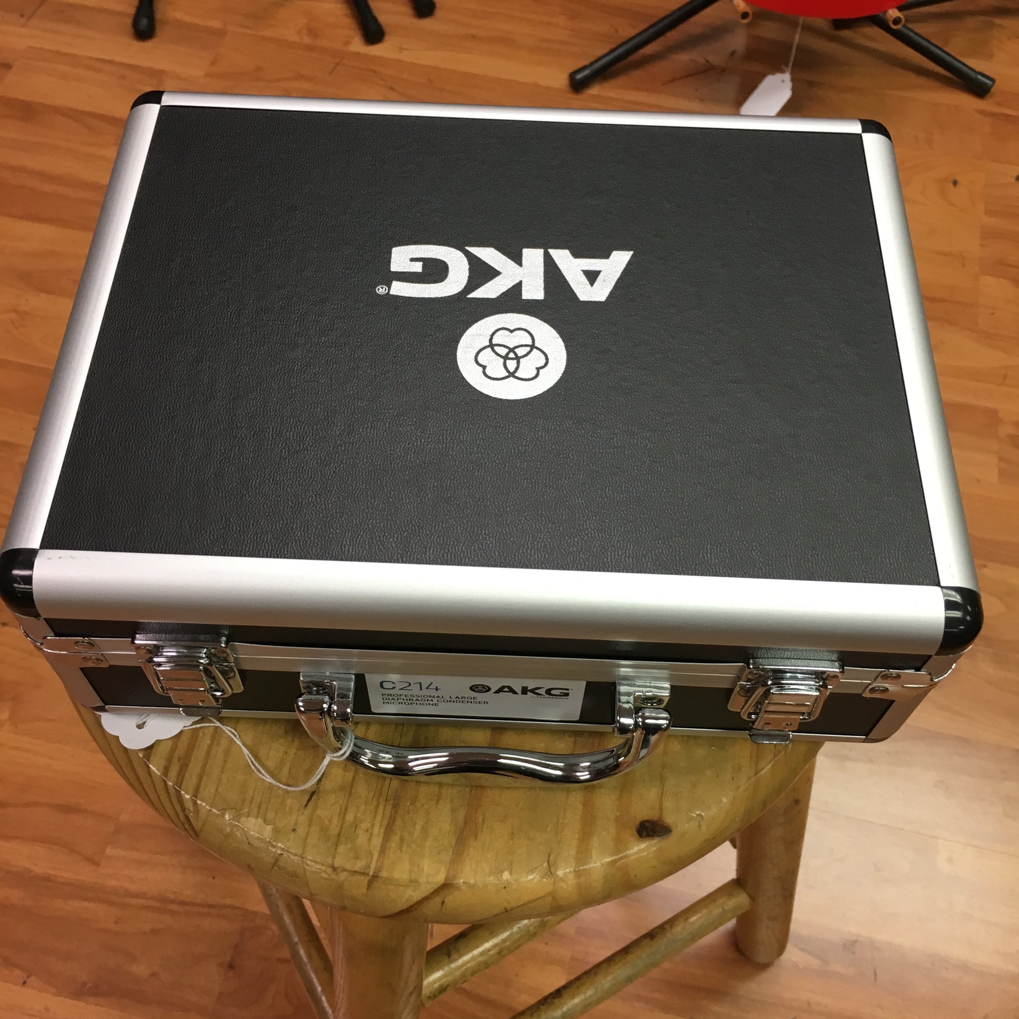 AKG C214 Microphone w. Case
