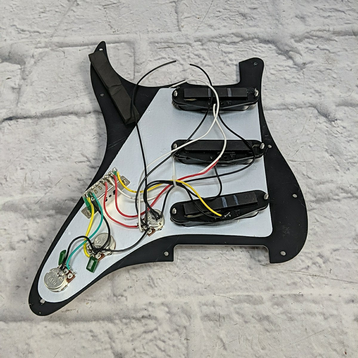 Unknown Loaded Stratocaster S-S-S Pickguard Black