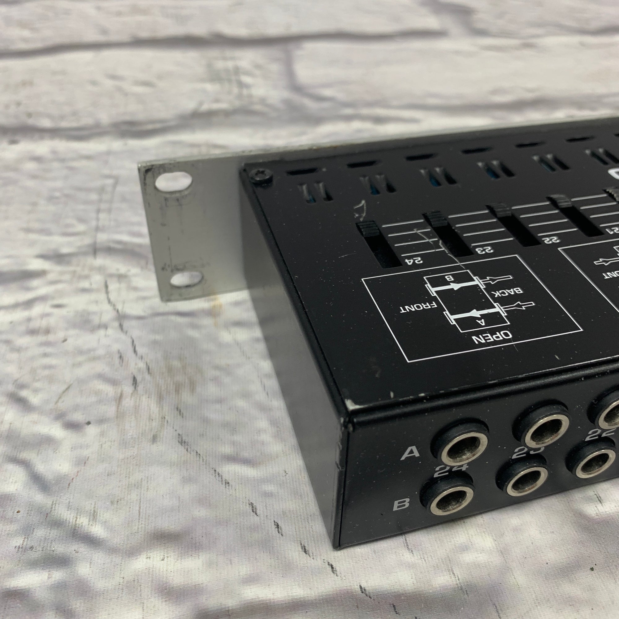 Behringer Ultrapatch Pro PX 2000 Rack Patchbay