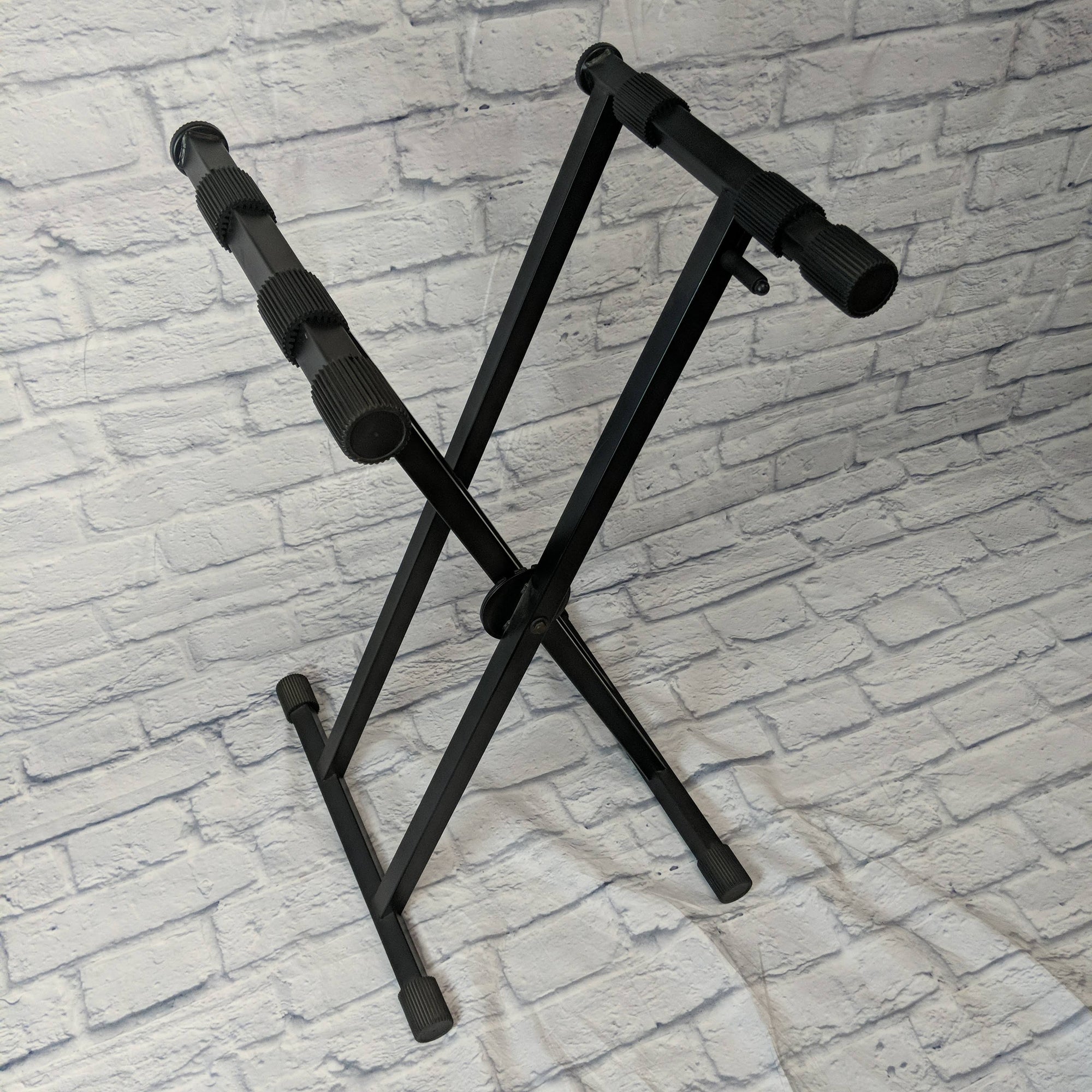 No Name keyboard stand