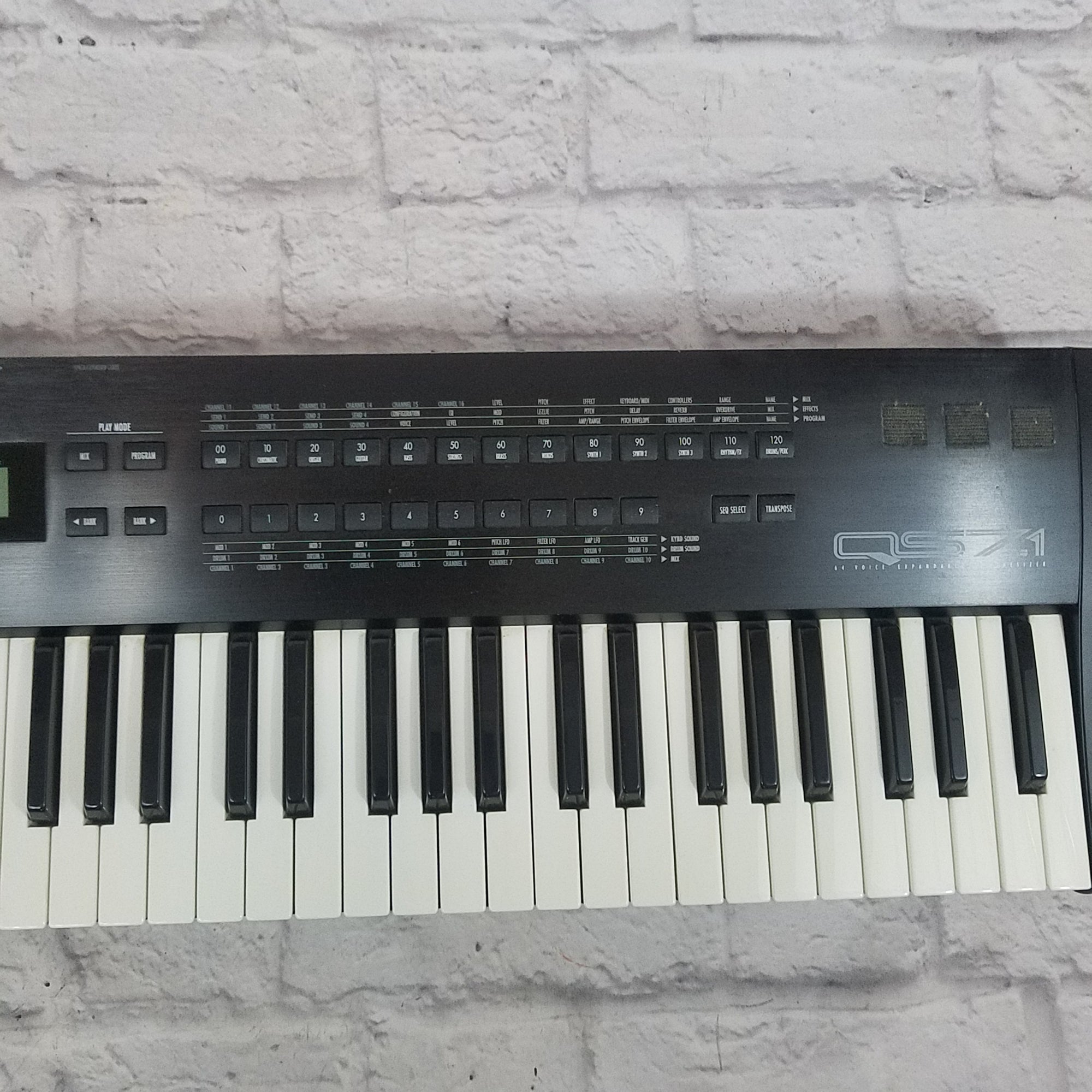 Alesis QS7.1 Digital Synth