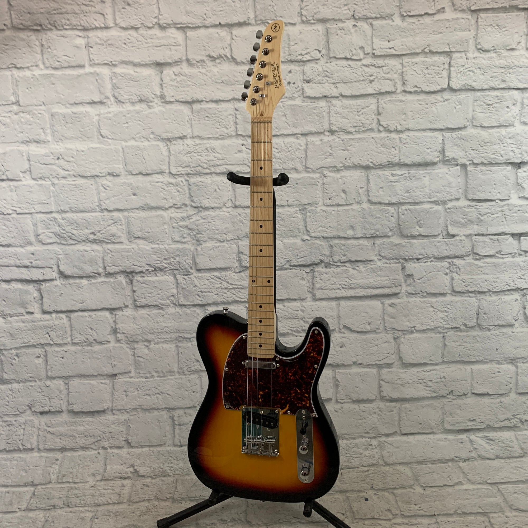 Nashville Guitar Works 125 Single Cutaway - Sunburst, Maple Fretboard
