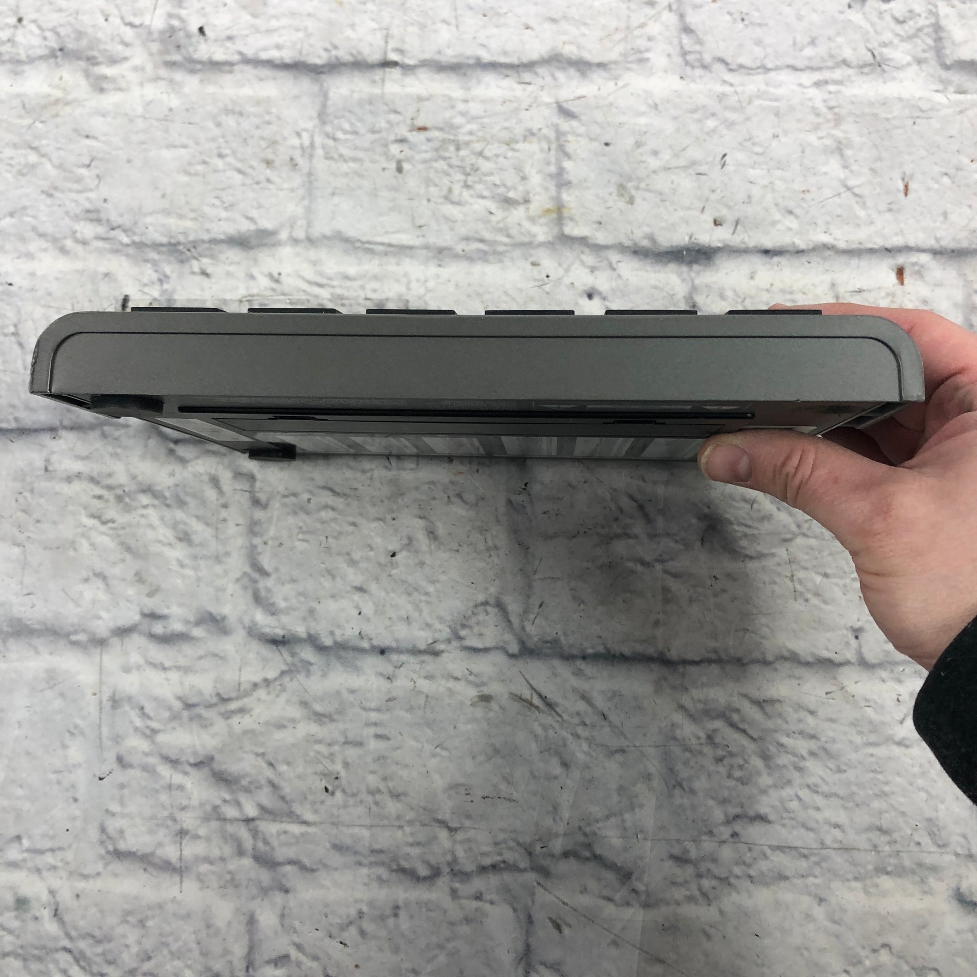Alesis SR18 Drum Machine