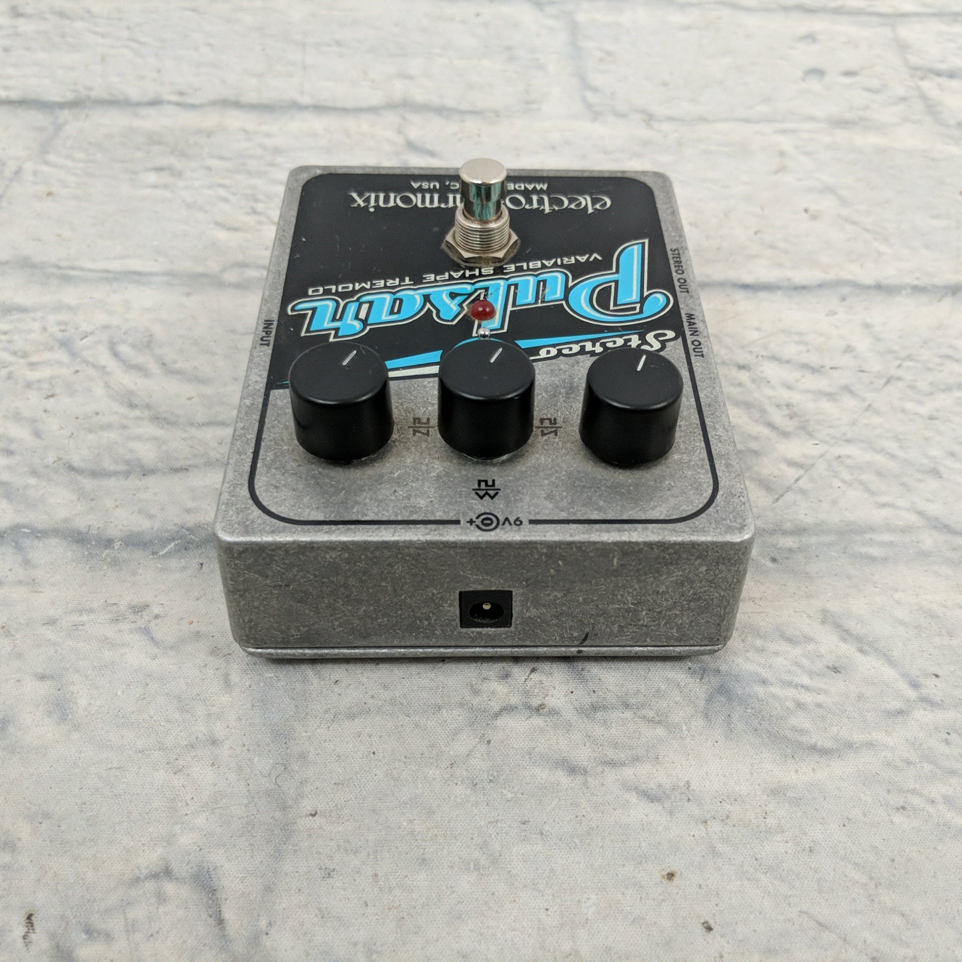 Electro-Harmonix Stereo Pulsar Variable Shape Tremolo Pedal