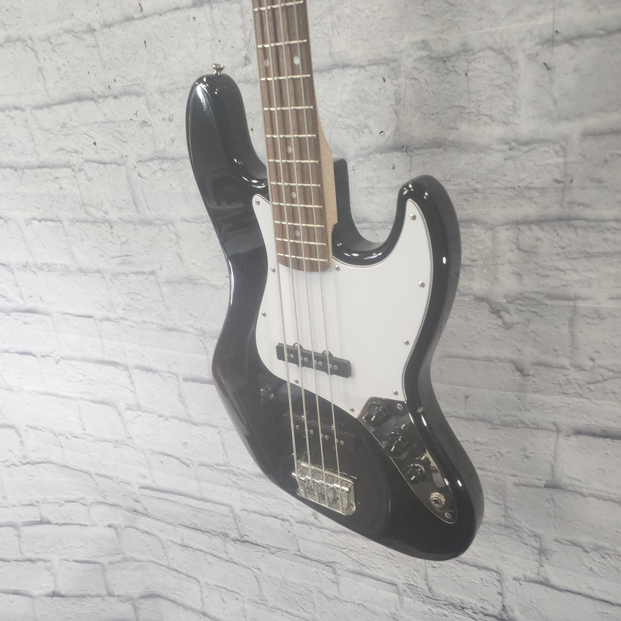 Squier Affinity Jazz Bass 4 String Black - Evolution Music