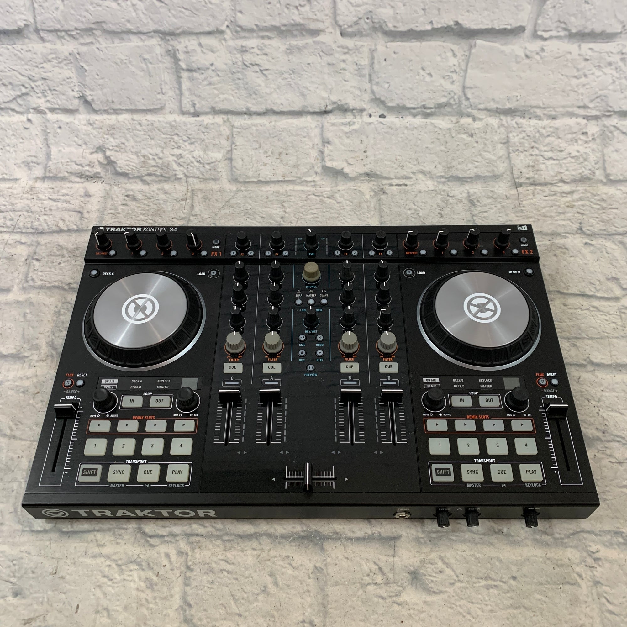 Native Instruments Traktor Kontrol S4 MK2 DJ Controller with Gig