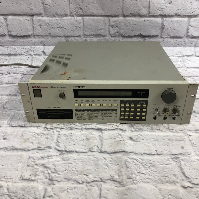 Akai S900 Rack Sampler - Evolution Music