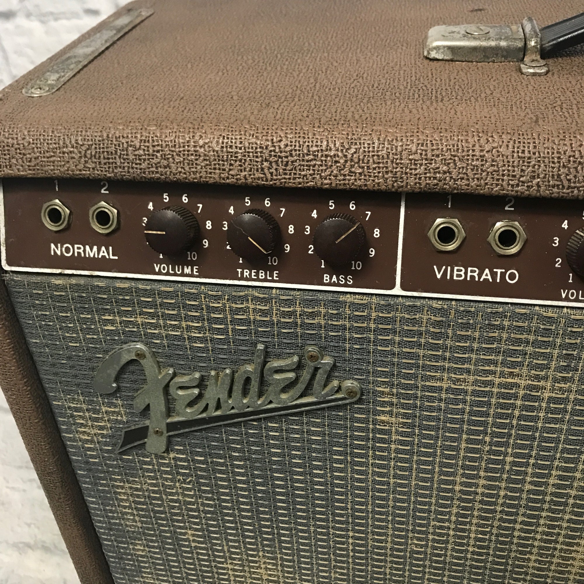 Vintage 1962 Fender Vibrasonic Brownface Guitar Combo Amp with Original 1x15" JBL D130F