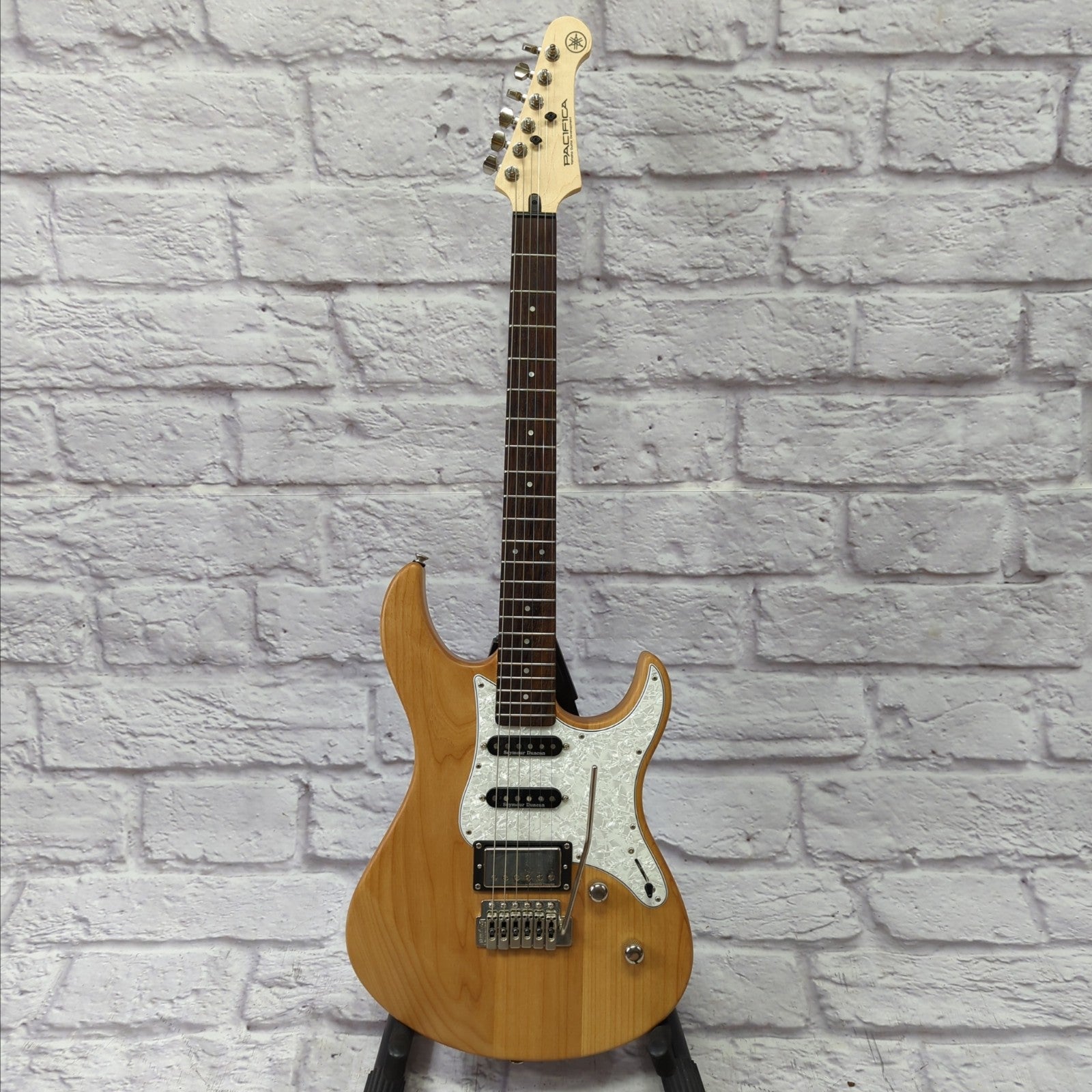 Yamaha Pacifica PAC612VIIX Solid Body Electric Rosewood Fingerboard Natural Satin