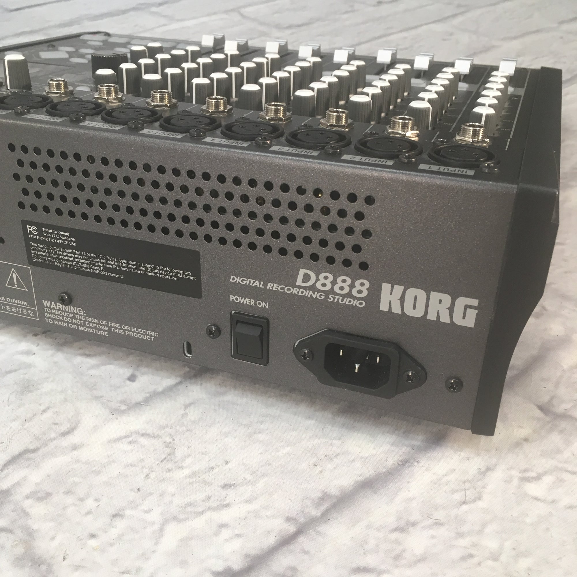 Korg D888 Digital Recording Studio w Flight Case