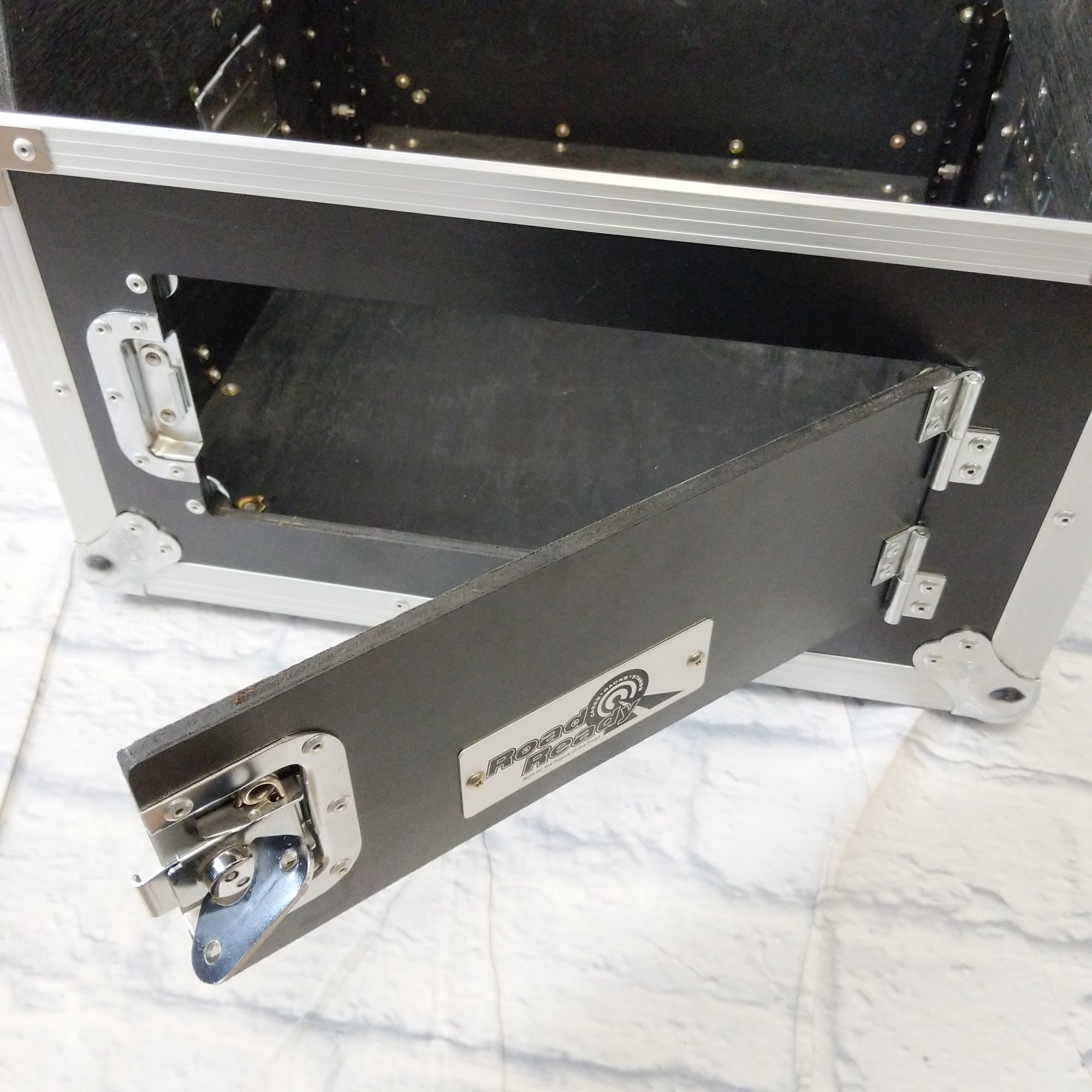 Road Ready RRM4U Slant Mixer Rack Case 10 X 4 Spaces