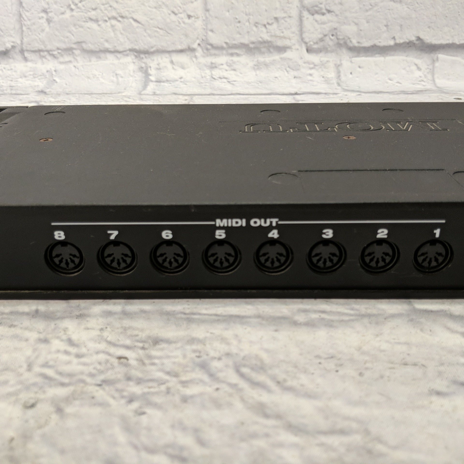 Motu MIDI Express 128 - Evolution Music