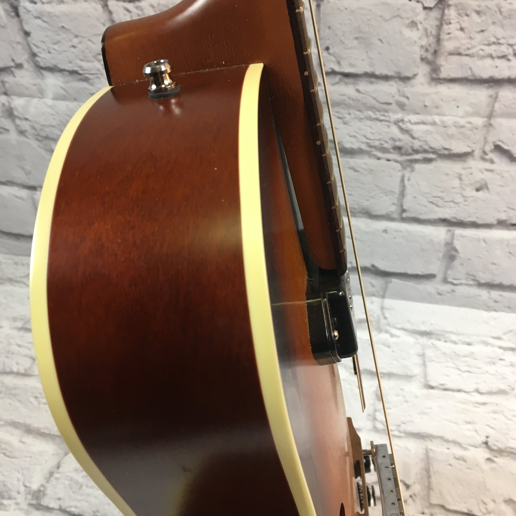 Godin 5th Avenue Kingpin P90 Cognac Burst Electric Guitar