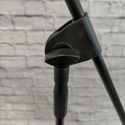 Peavey PV11 Dynamic Microphone, XLR Cable, Boom Microphone Stand Set