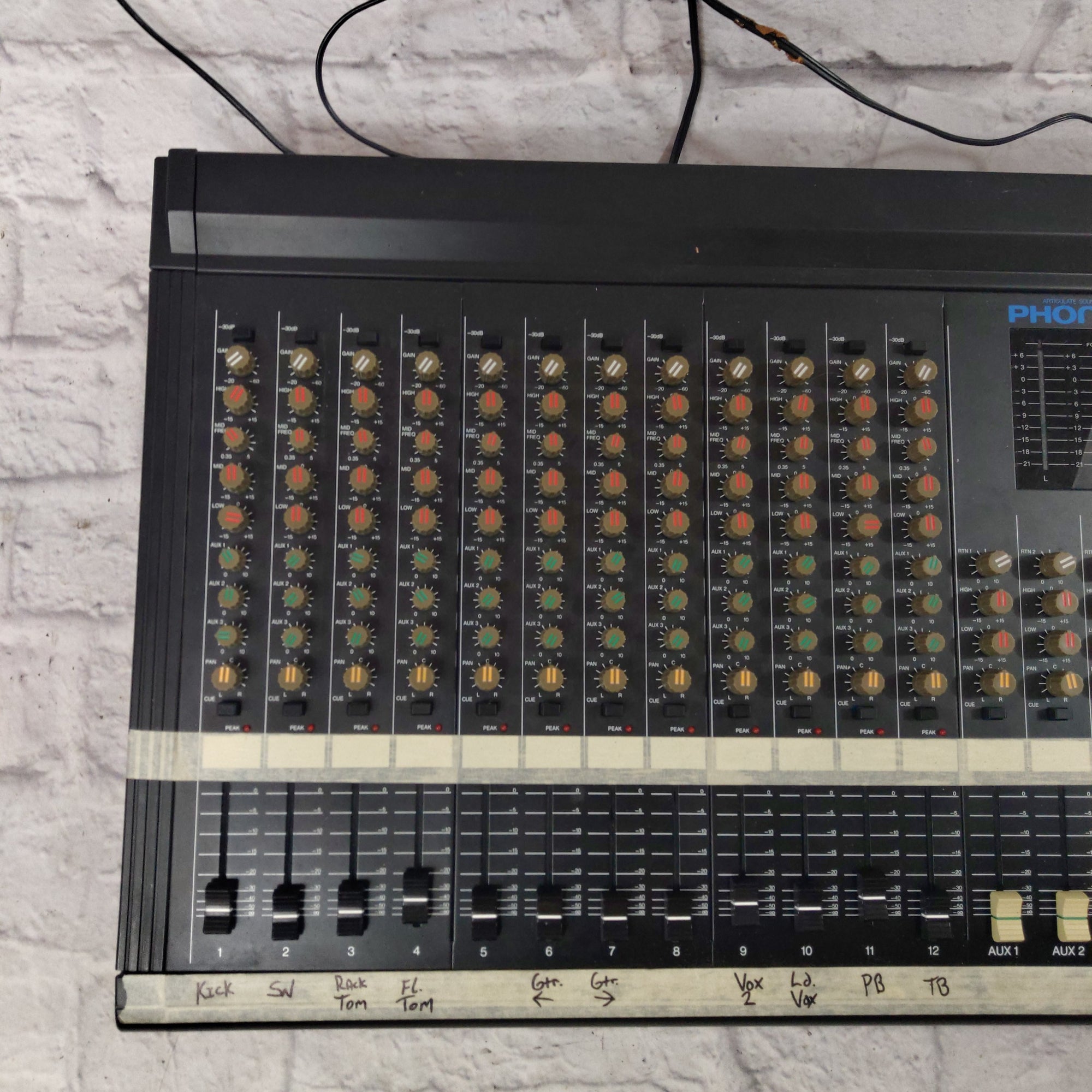 Phonic PCM 1202 12 Channel Mixer Console