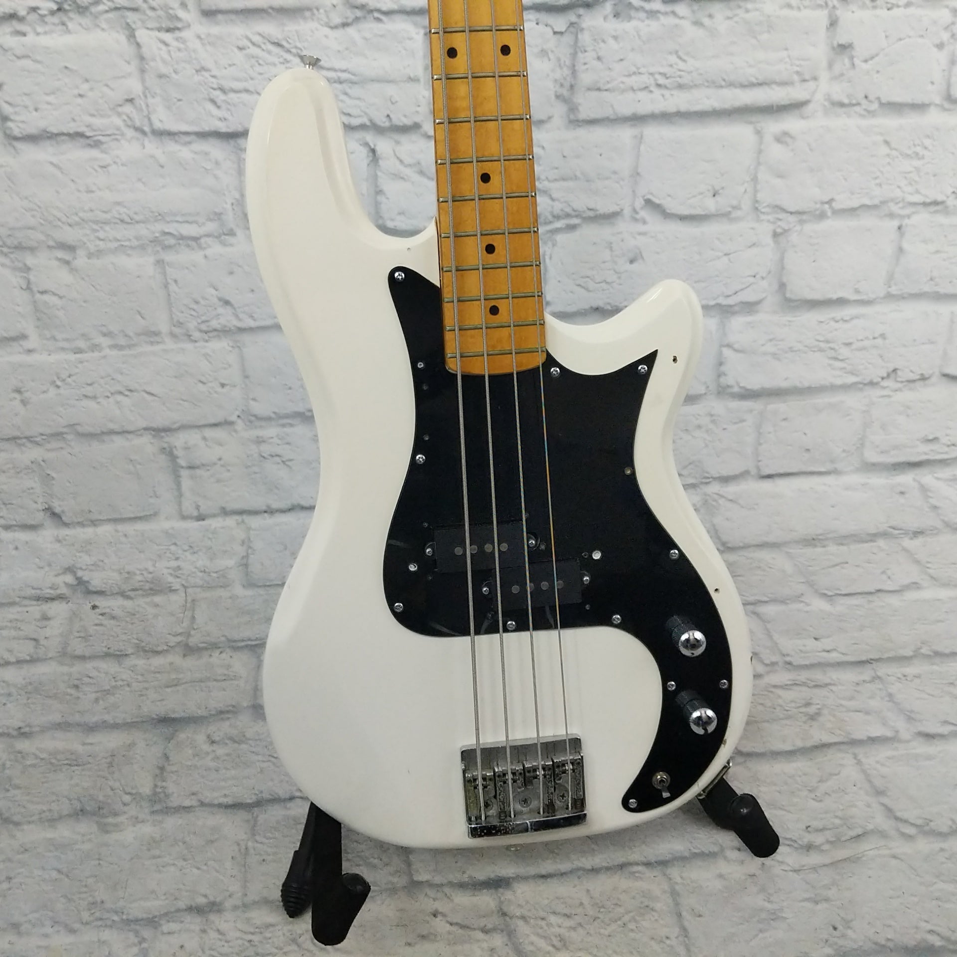 Ovation Ultra Bass 4 String White Bass Guitar