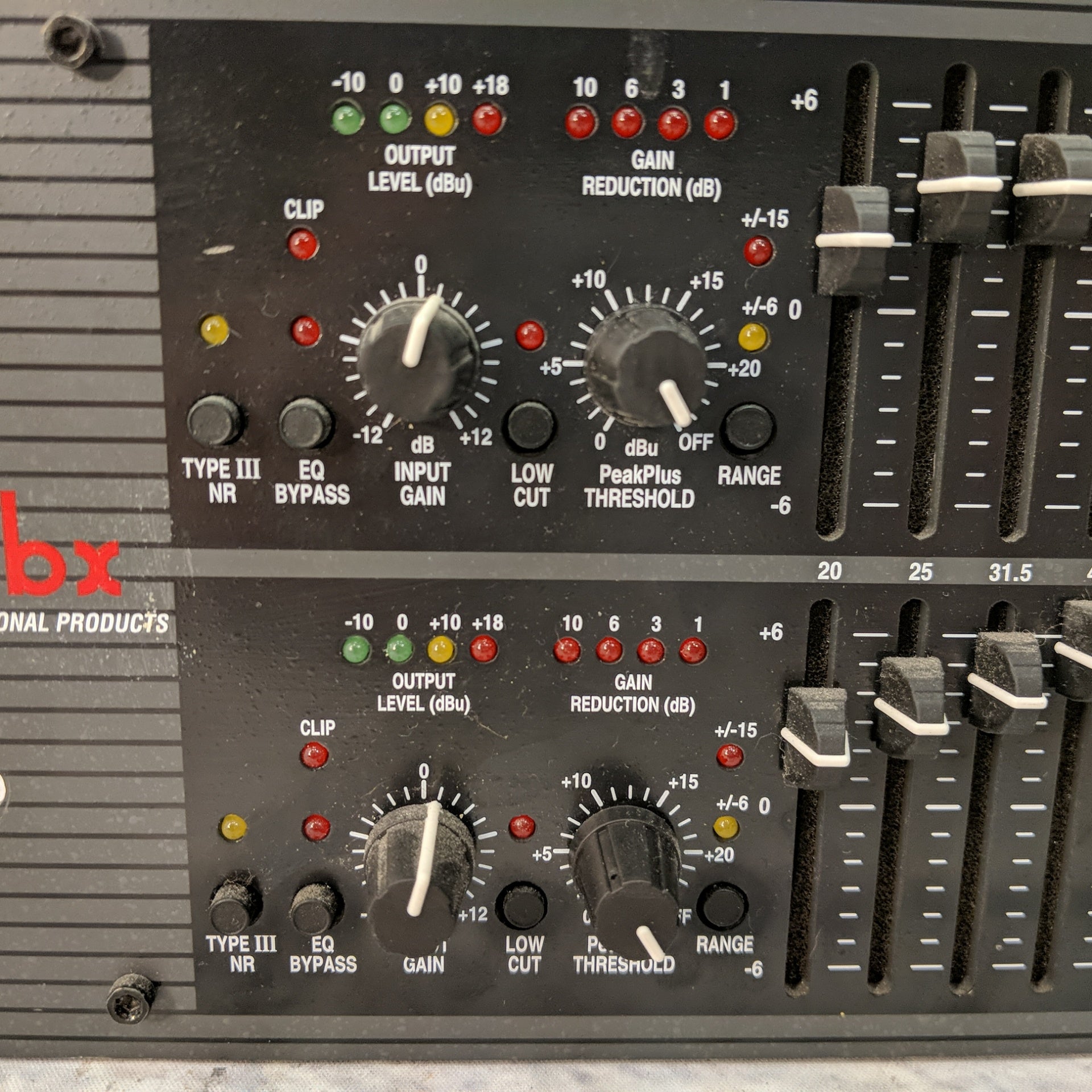 dbx 2231 2 Channel 31-Band Graphic EQ/Limiter w/ Type III Noise