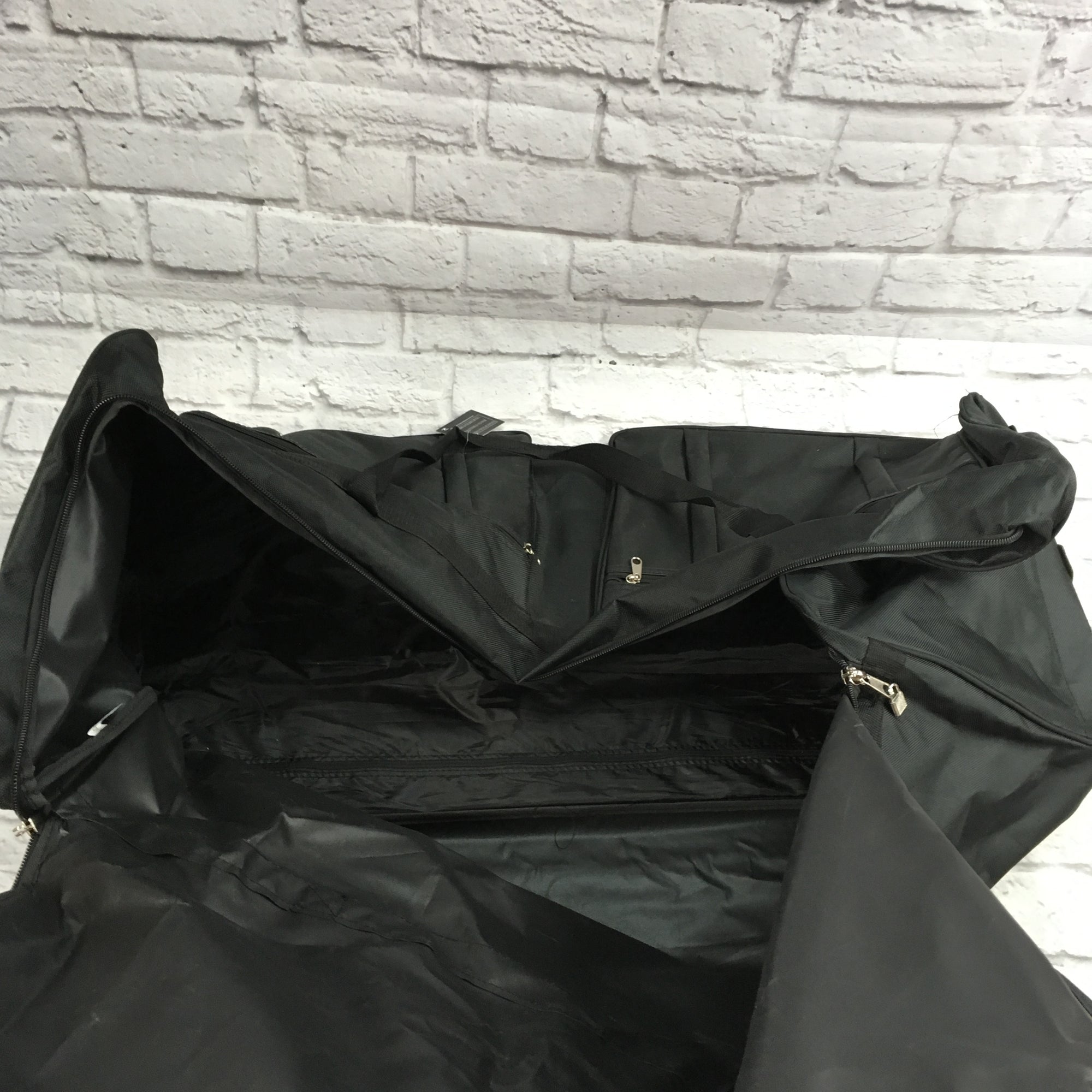 Ro and Company Gothamite 42in Carrying Bag with Wheels
