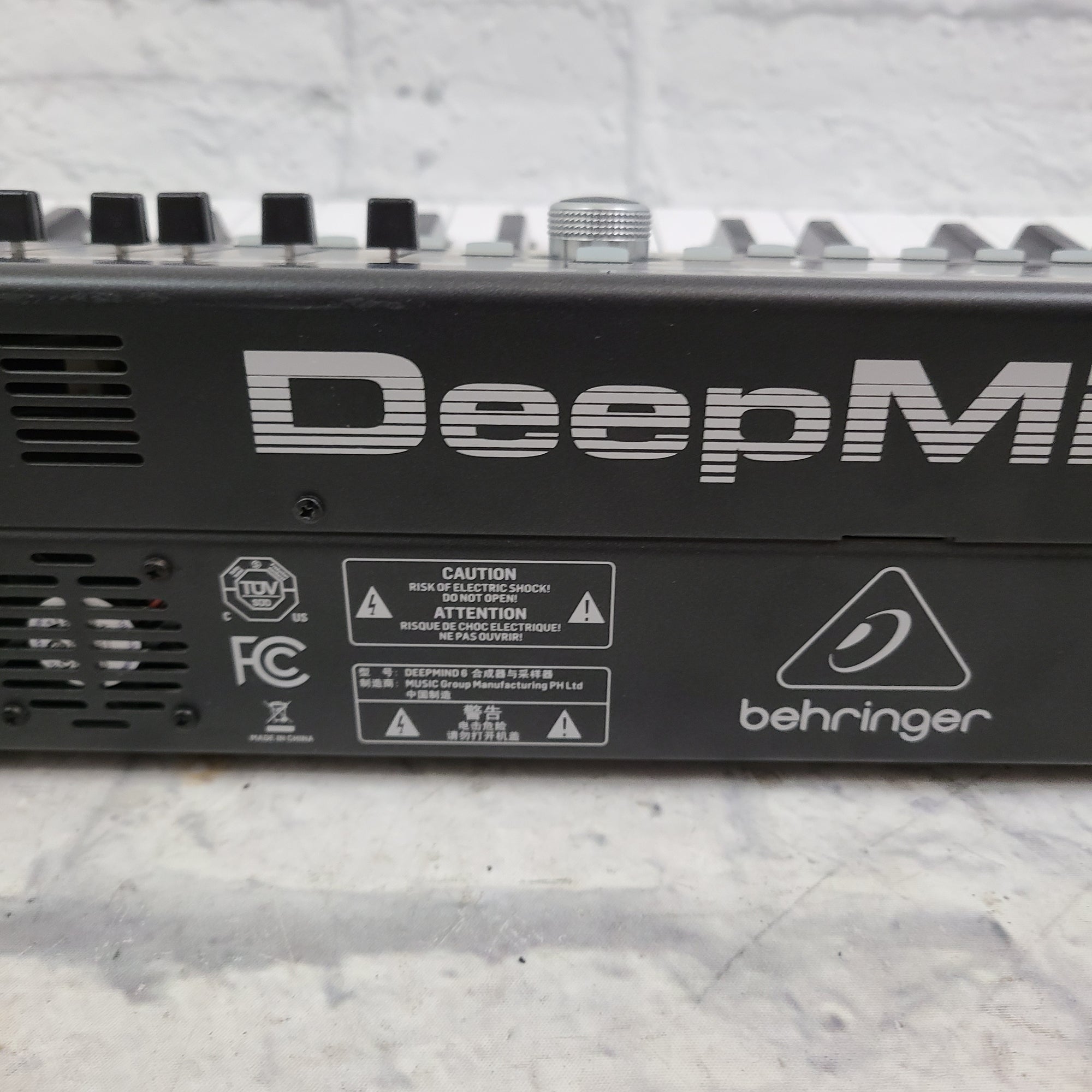Behringer DeepMind 6 Analog Synth