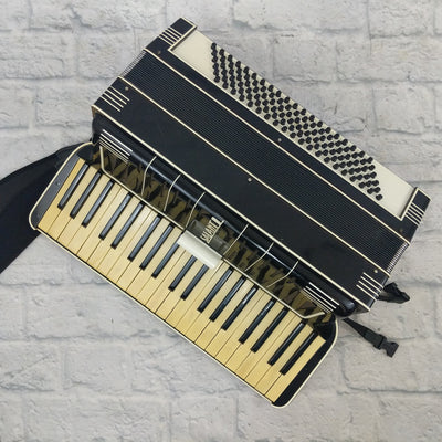 Vintage Salanti Model 8002 Accordion