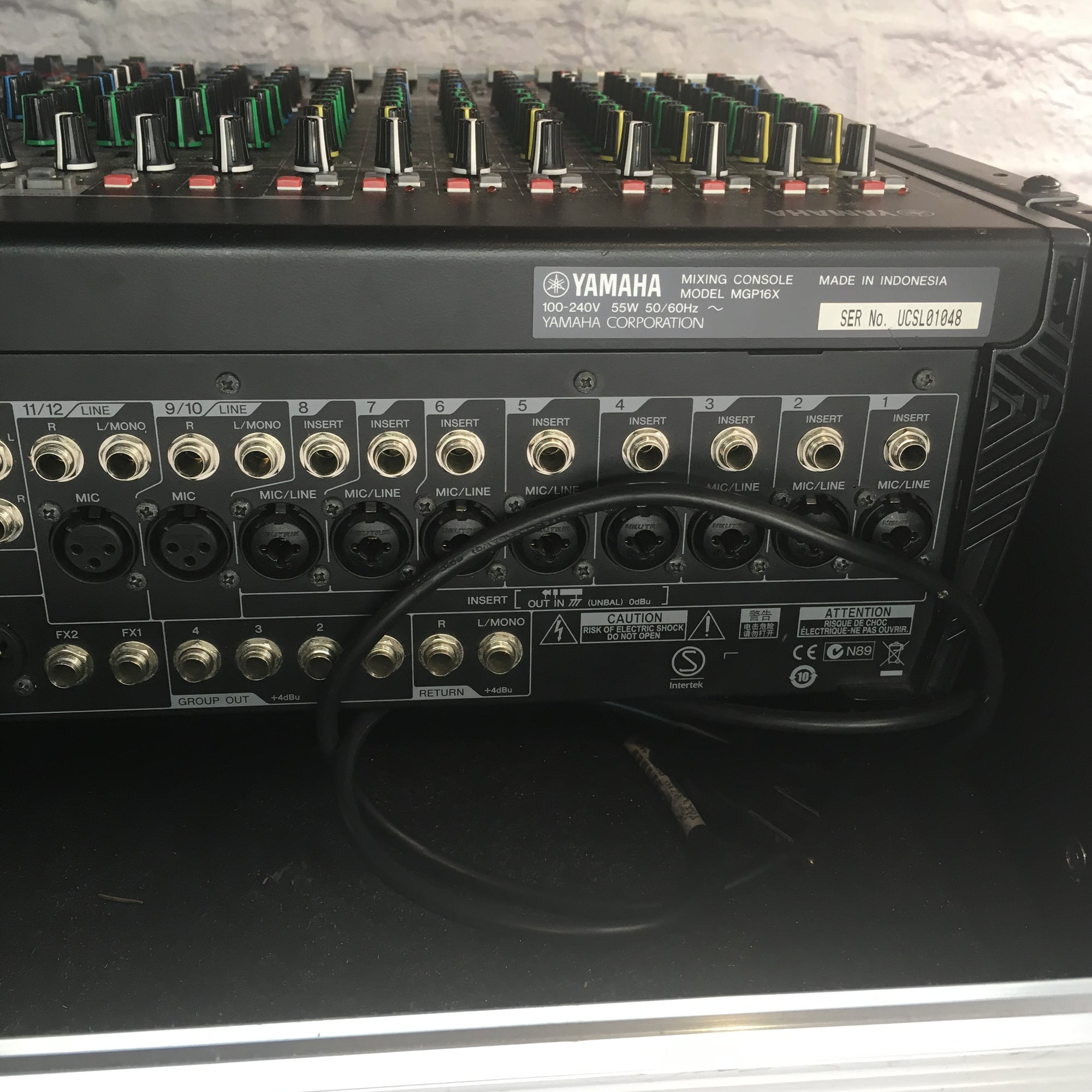 Yamaha MGP16X 16 Channel Mixing Console with Odyssey Flight Case