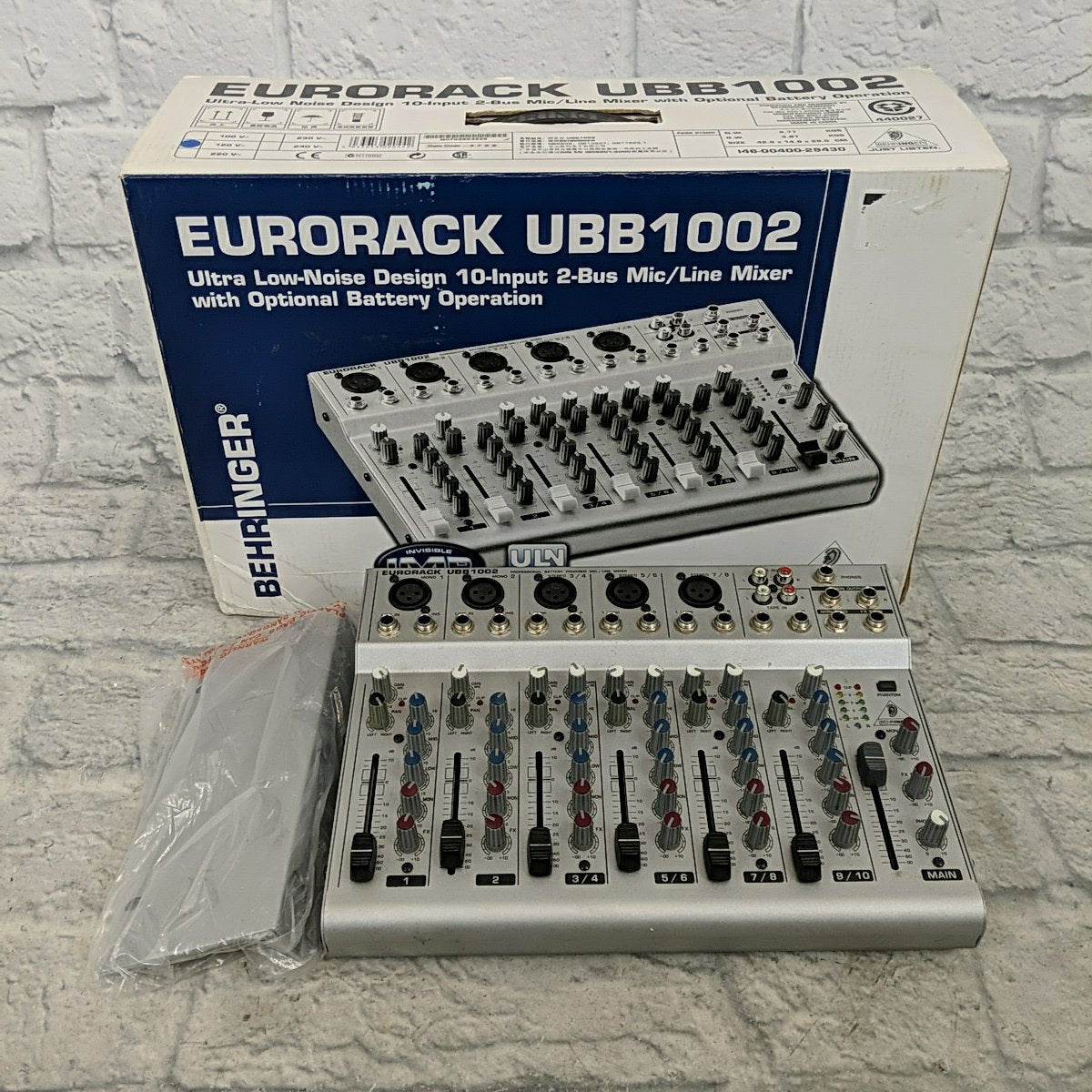 Behringer Eurorack UBB1002 Mixer - Evolution Music