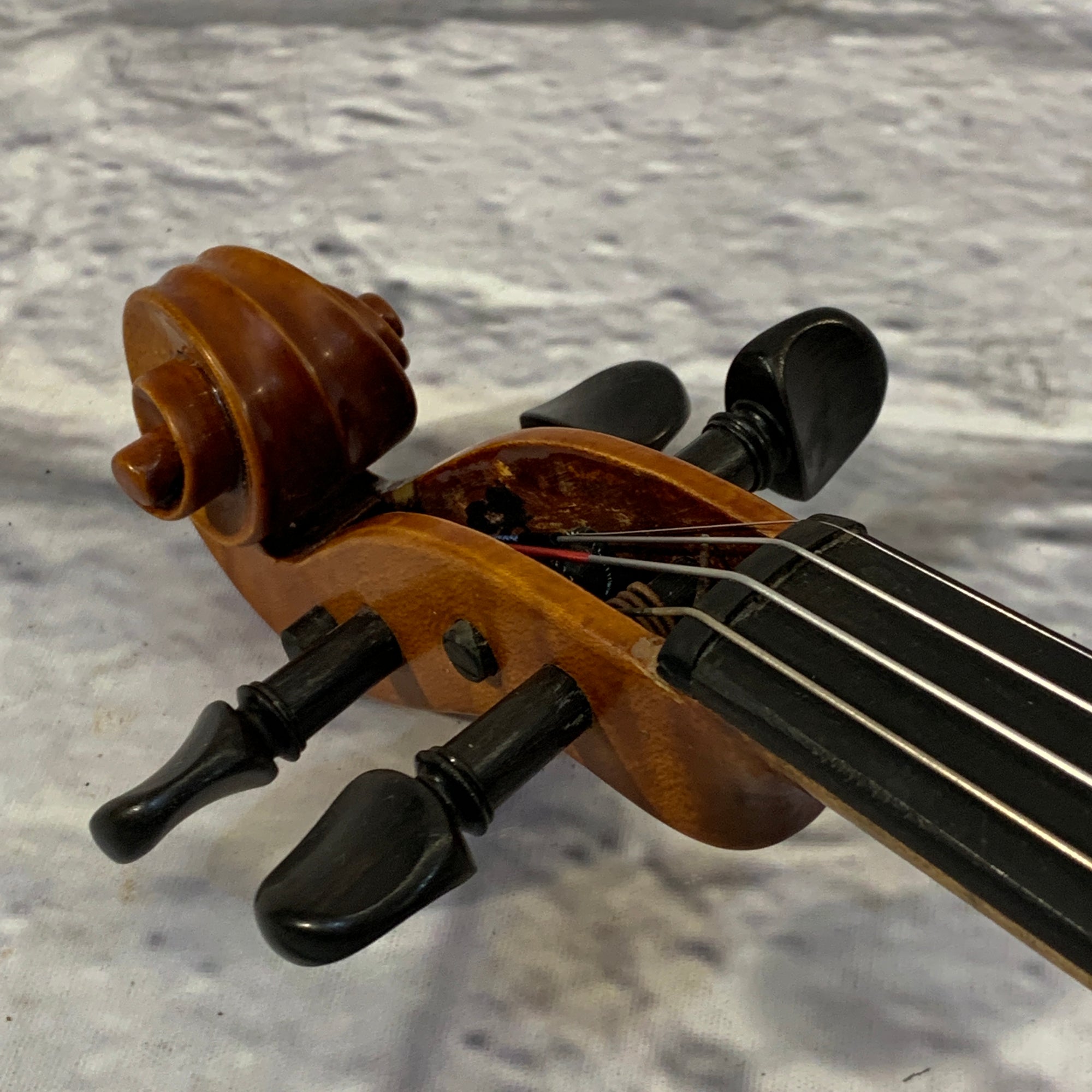 Carlo Testore me fecit Cremona del Anno Violin w/ Case