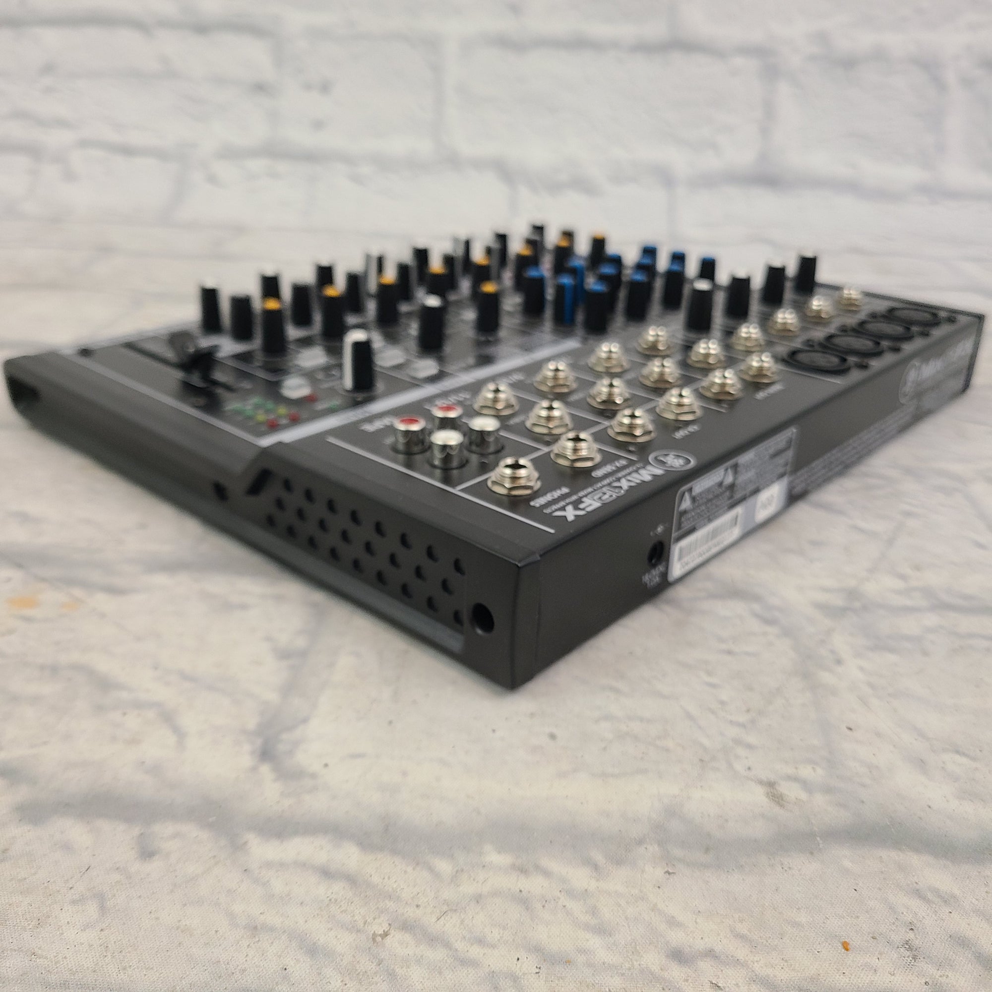 Mackie MIX12FX Mixer - Evolution Music